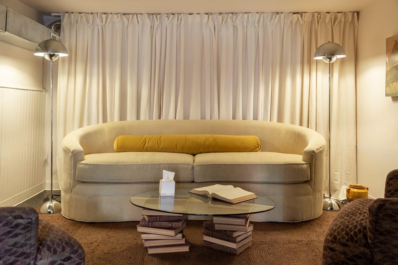 Room to sit, talk, listen, and connect.

Our flexible suites offer therapists and wellness practitioners a warm, welcoming place to meet with clients - without the commitment of a full-time office.

Now welcoming practitioners at 3580.