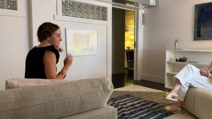A space that meets you where you are.

Our flexible suites at 3580 are designed to feel warm, quiet, and distinctly un-office-like, giving therapists and wellness practitioners a thoughtful setting to do their work.

Flexible rental options available