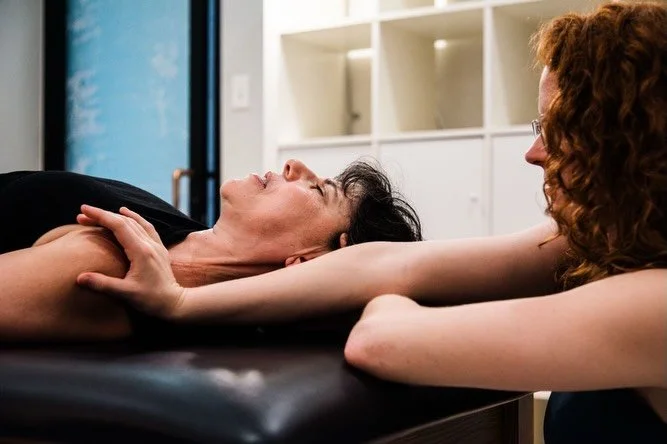 Welcome Align With Abigail to 3580!

Abigail brings assisted stretching + bodywork to the building, with one-on-one sessions focused on mobility, tension relief, recovery, relaxation, and overall well-being.

With a background in professional dance, 