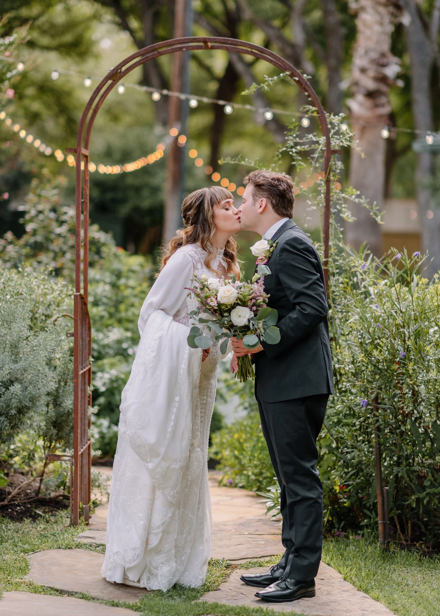 First Look vs No First Look for Texas Weddings