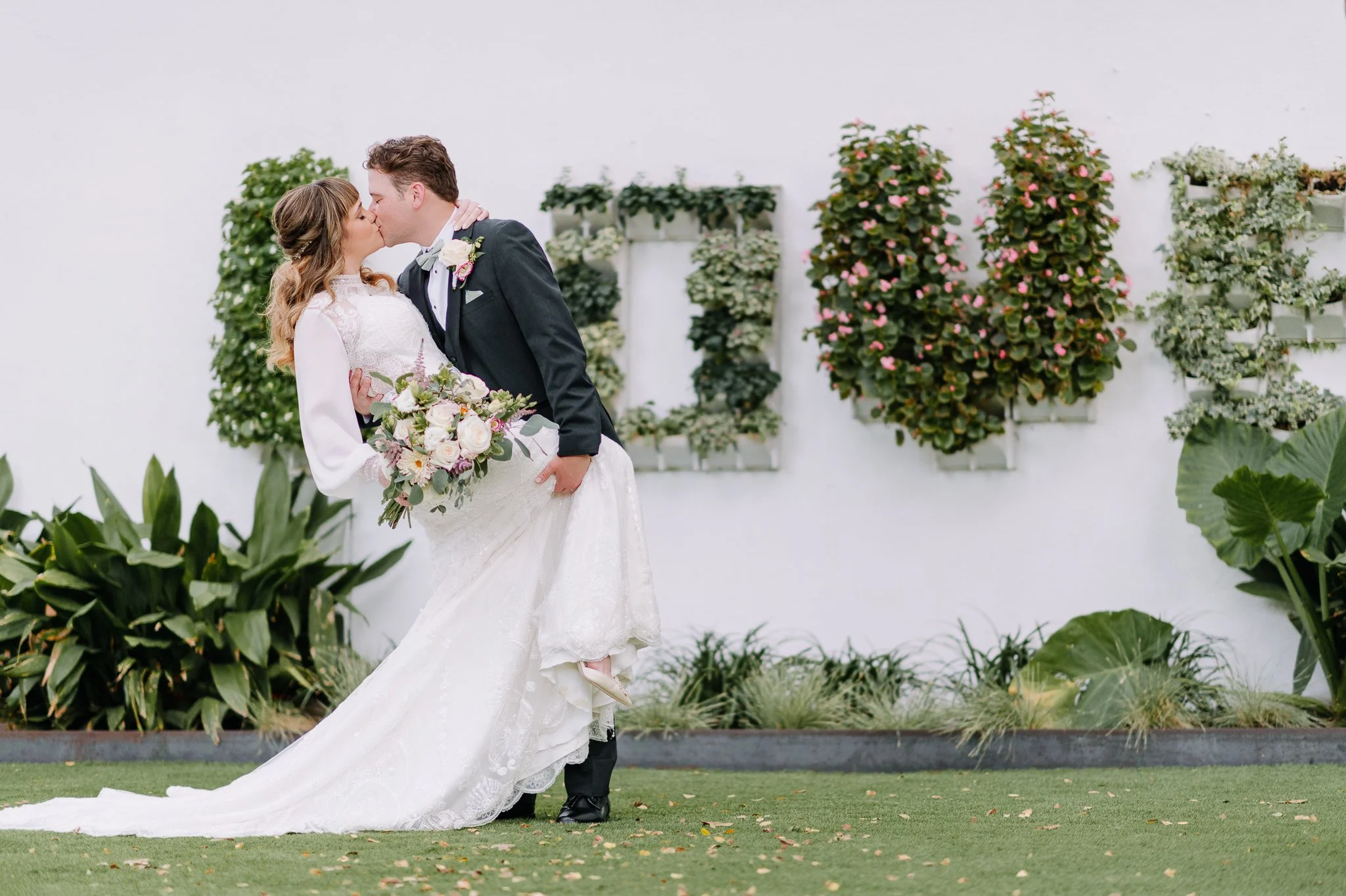 Hummingbird House Wedding Guide