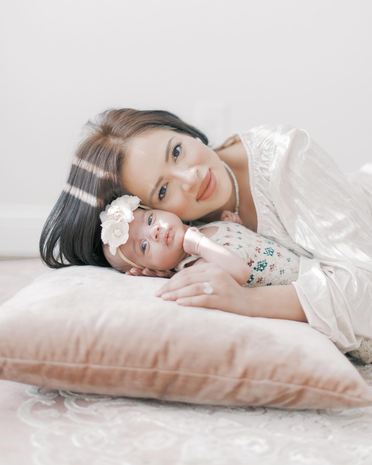 ✨The coziest in-home newborn session, full of light, love, and tiny snuggles.❤️

So grateful for the chance to capture both maternity and newborn moments for this sweet family. What a beautiful journey to witness&mdash;thank you for letting me tell y