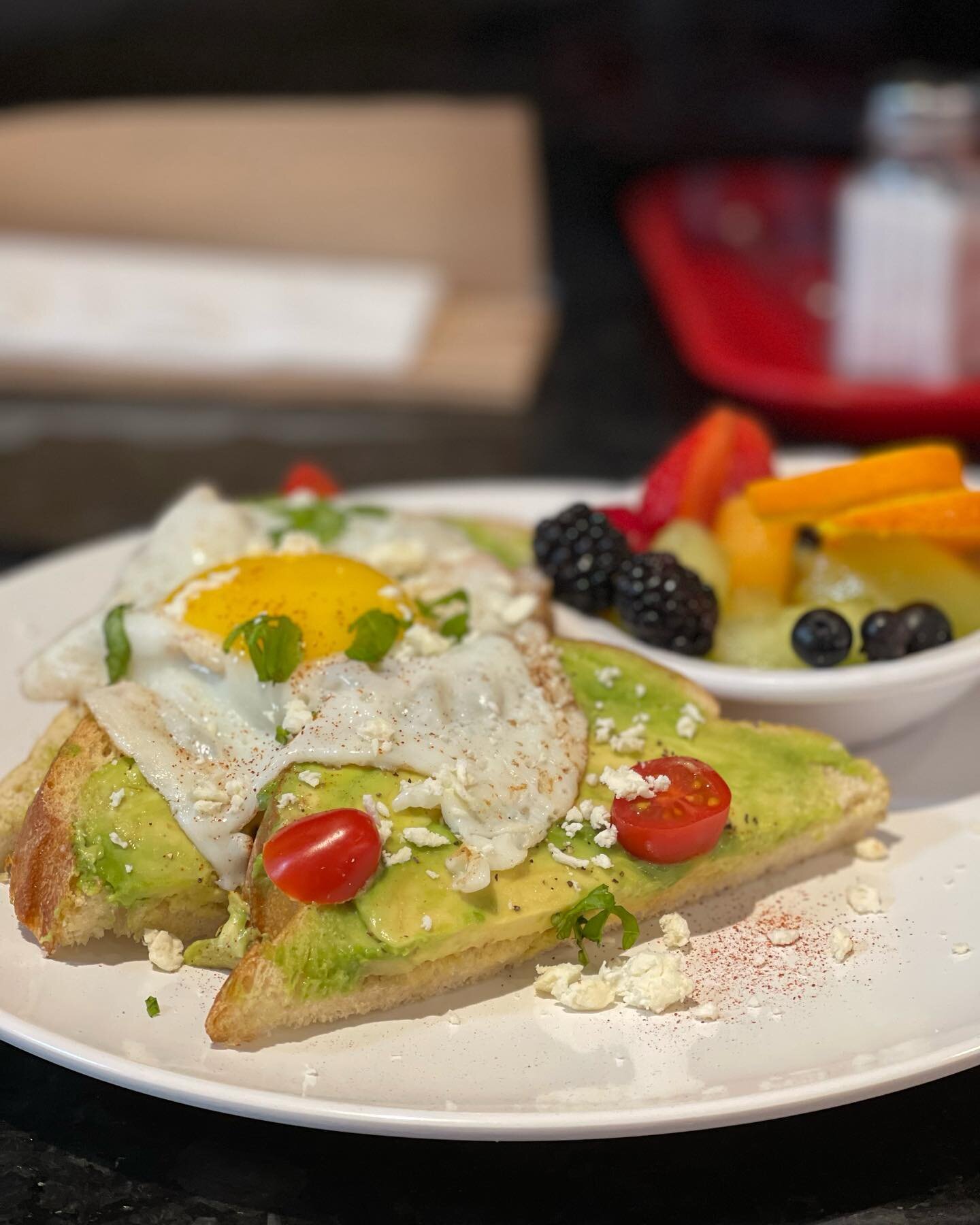 🤩 Avocado Toast 🥑 🍳 fresh daily picked avocado with your favorite bread, sunny egg on top with cherry tomato, fresh basil,and feta cheese, served with a  fresh fruit cup and your favorite house coffee ☕️ or Orange juice 🥤 #keemacafe #oldtownsandi