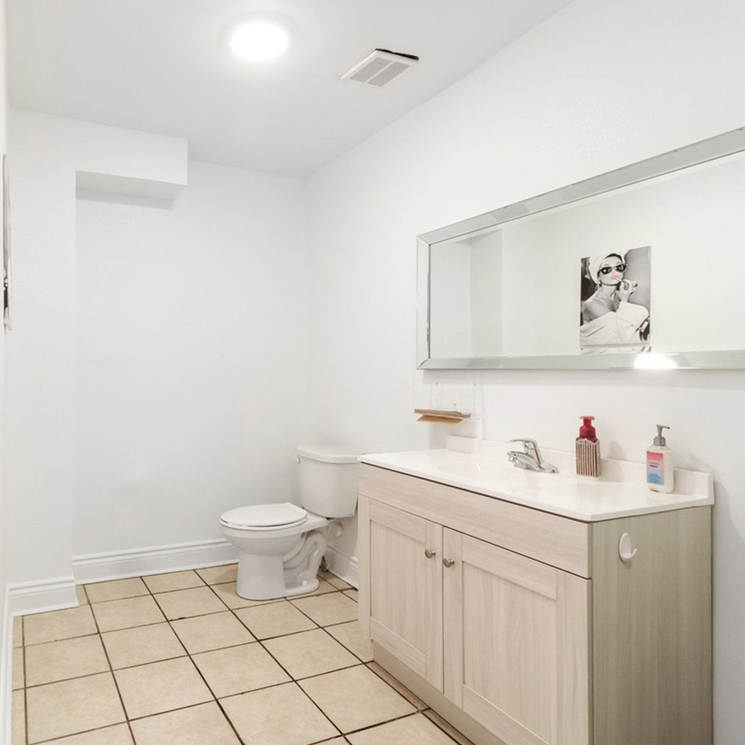 1299 Ch Chambly - Essencia - Bathroom.jpg