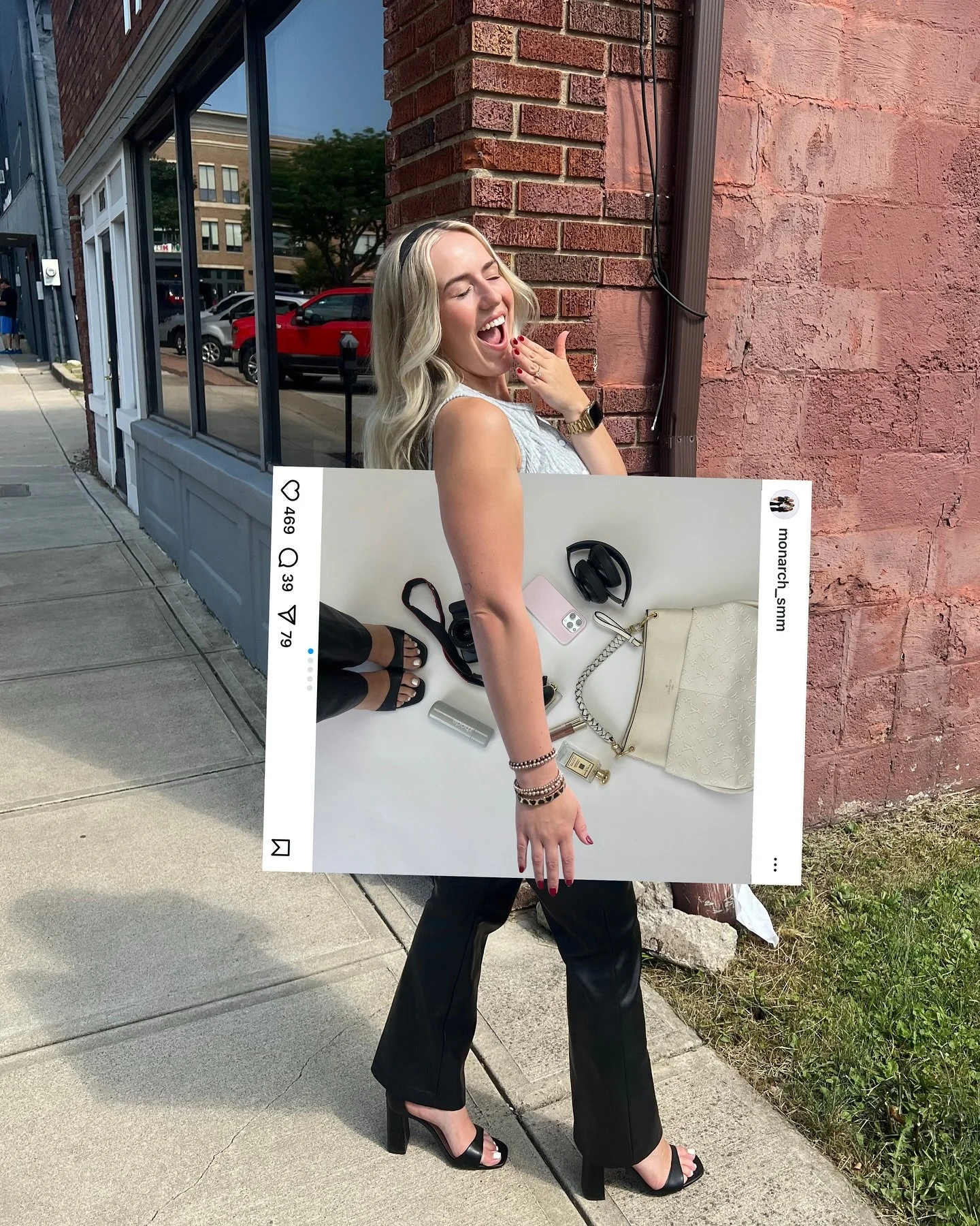 Our essentials💋

Idk about you guys but this style of carousel has been all over our fyp and we are OBSESSED!!

#monarchsmm #kentoh #ohio #office #socialmedia #smm #socialmediamarketing #socialmediamanagement #contentday #womeninmarketing #essential