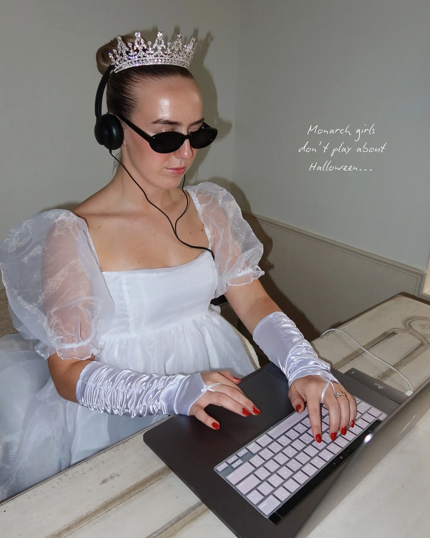 Pov: You walk into the Monarch Office on a random Wednesday🫣

#monarchsmm #socialmediamanagers #smm #office #halloweencostume #officehalloween #nacholibre #joker #princess