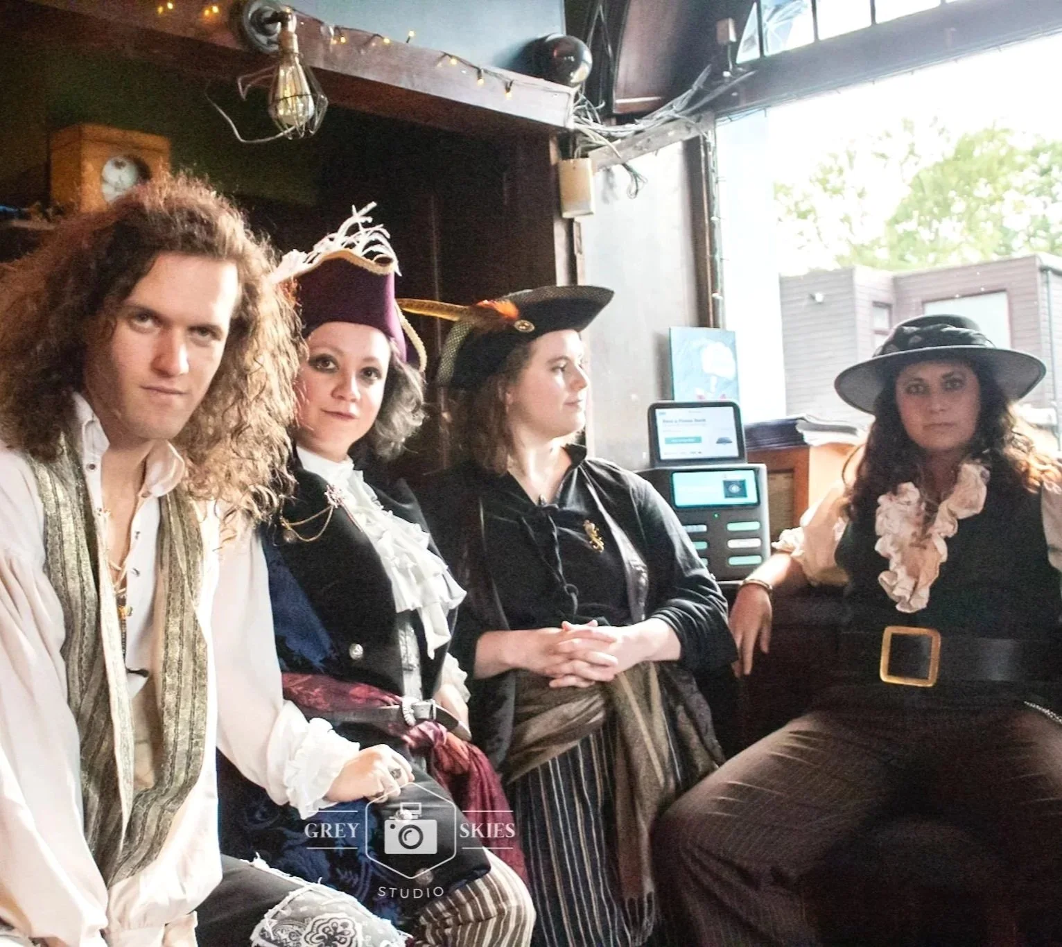 Kallum, Frankie, Mo and Soph @ The Amersham Arms

Photo by Grey Skies Studios