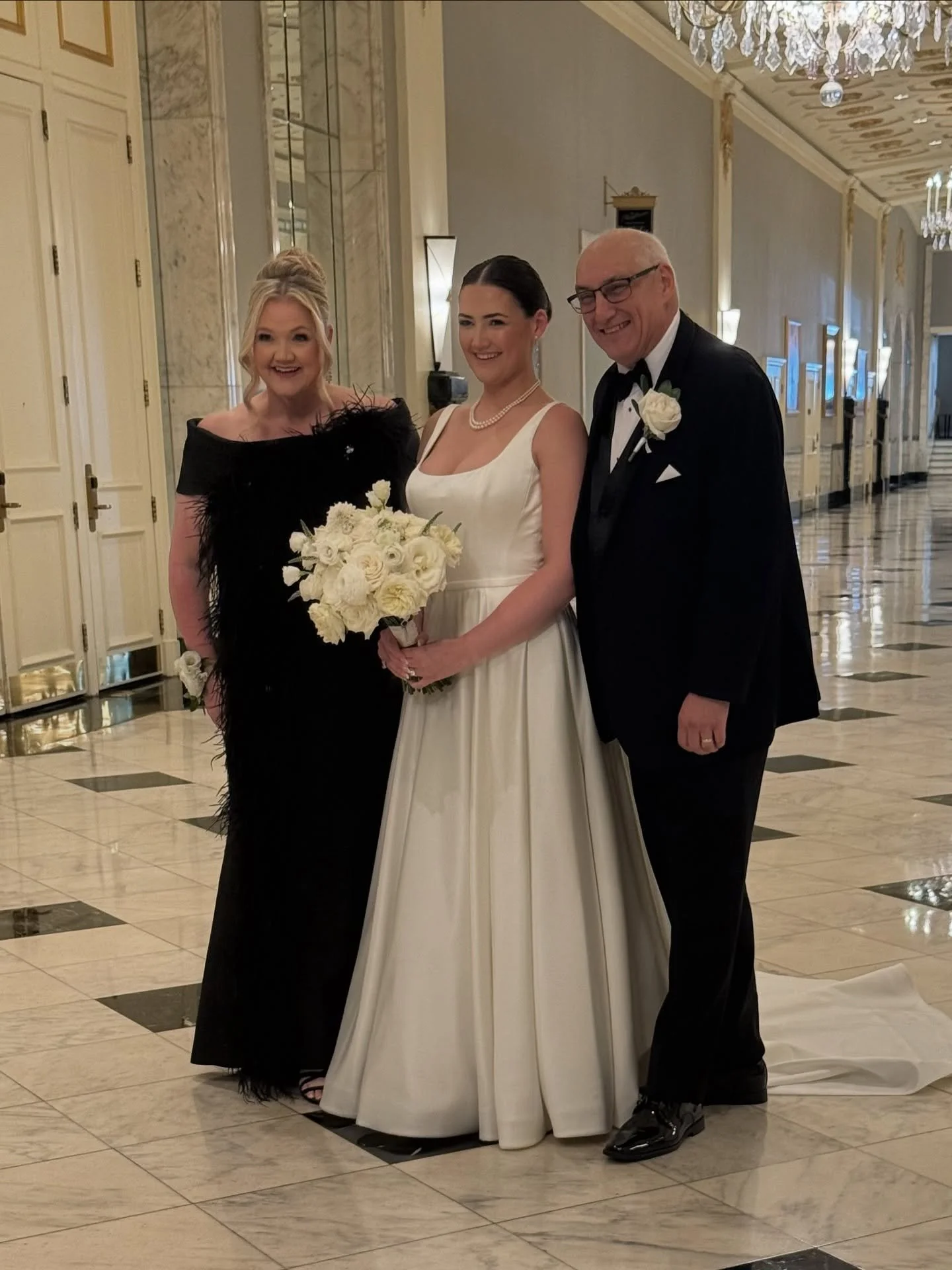 Evening elegance defined. The off-the-shoulder black velvet gown exemplifies Gramercy Atelier’s ability to blend classic glamour with contemporary tailoring. Designed for those who appreciate the quiet power of simplicity🖤
.
.
#motherofthebri