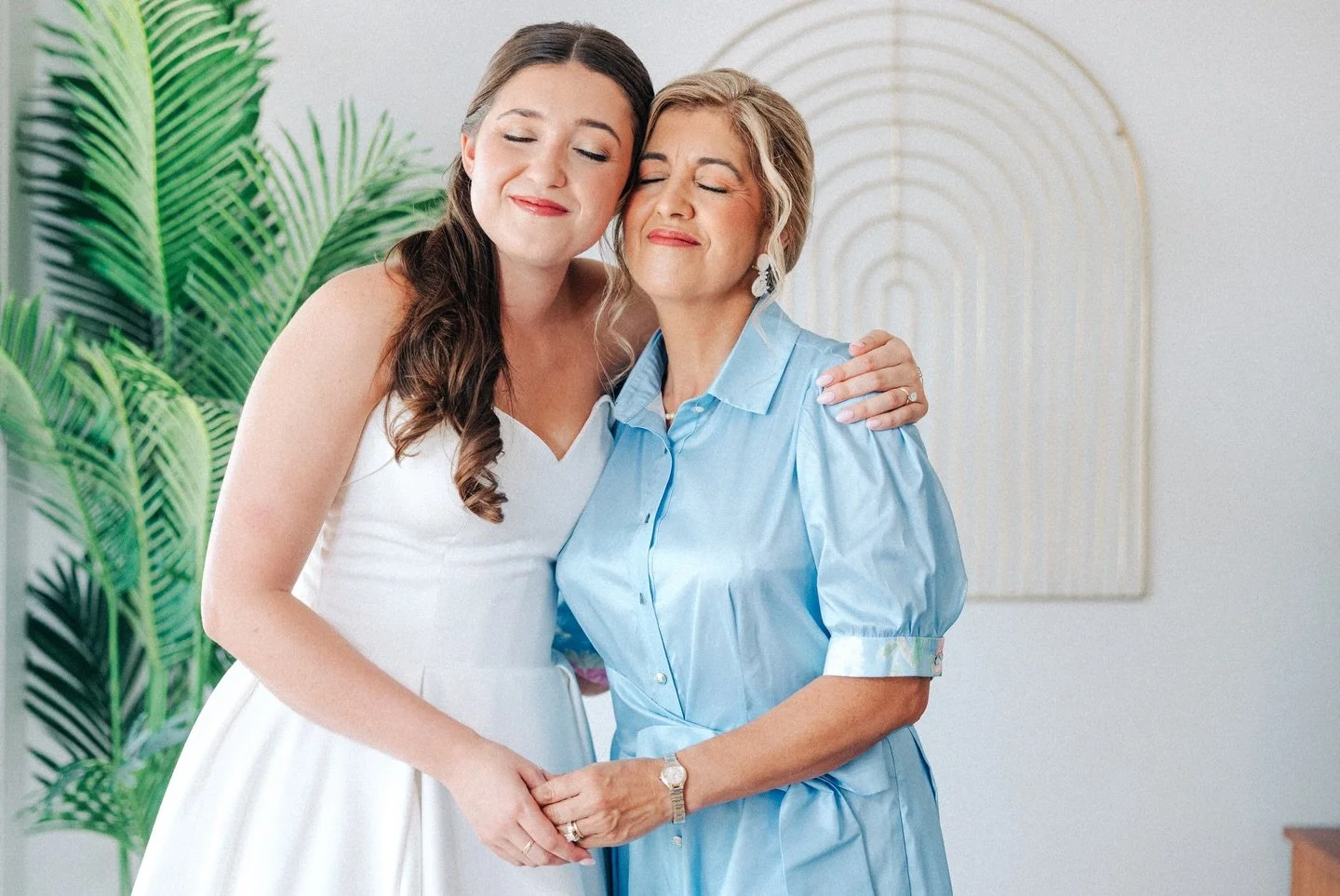 Effortless, but entirely intentional.

Our custom shirt dress is cut to your proportions, tailored through the waist, and finished with the quiet details that make it unmistakably yours. Crisp structure. Fluid movement. Personal luxury, made to measu