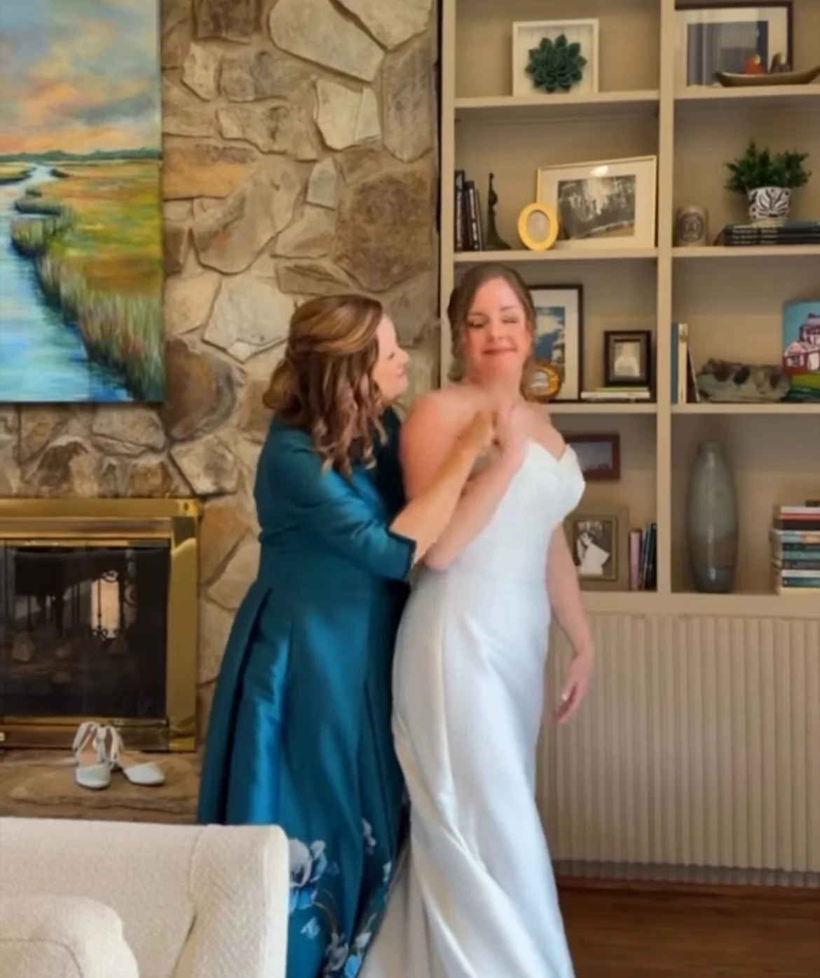 The finishing touches. The deep breath before the walk. Satin that skims the body with understated elegance &mdash; Gramercy Atelier is sculpted for every special moment✨

#motherofthebridedress #motherofthebrideoutfit #motherofthebridemakeup #mother