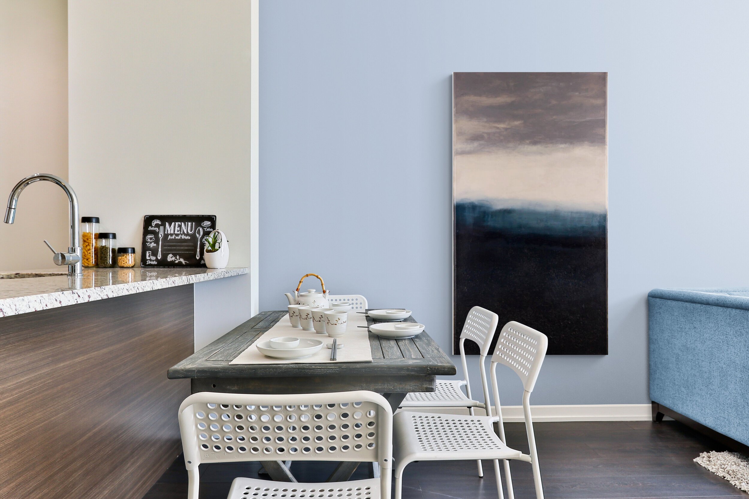 Dining_area_with_large_wooden_table+%281%29.jpg