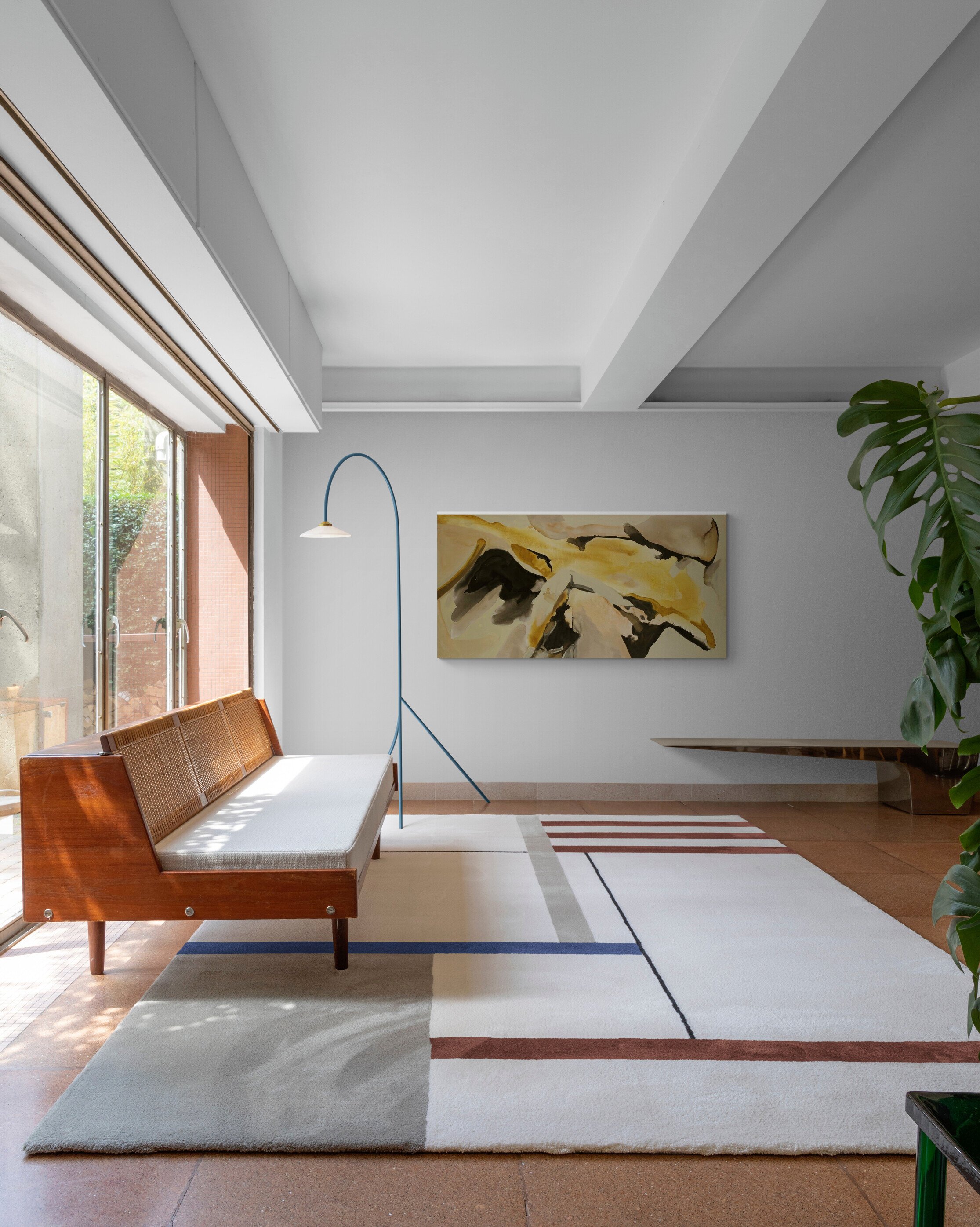 Stylish_living_room_with_large_rug+%281%29.jpg