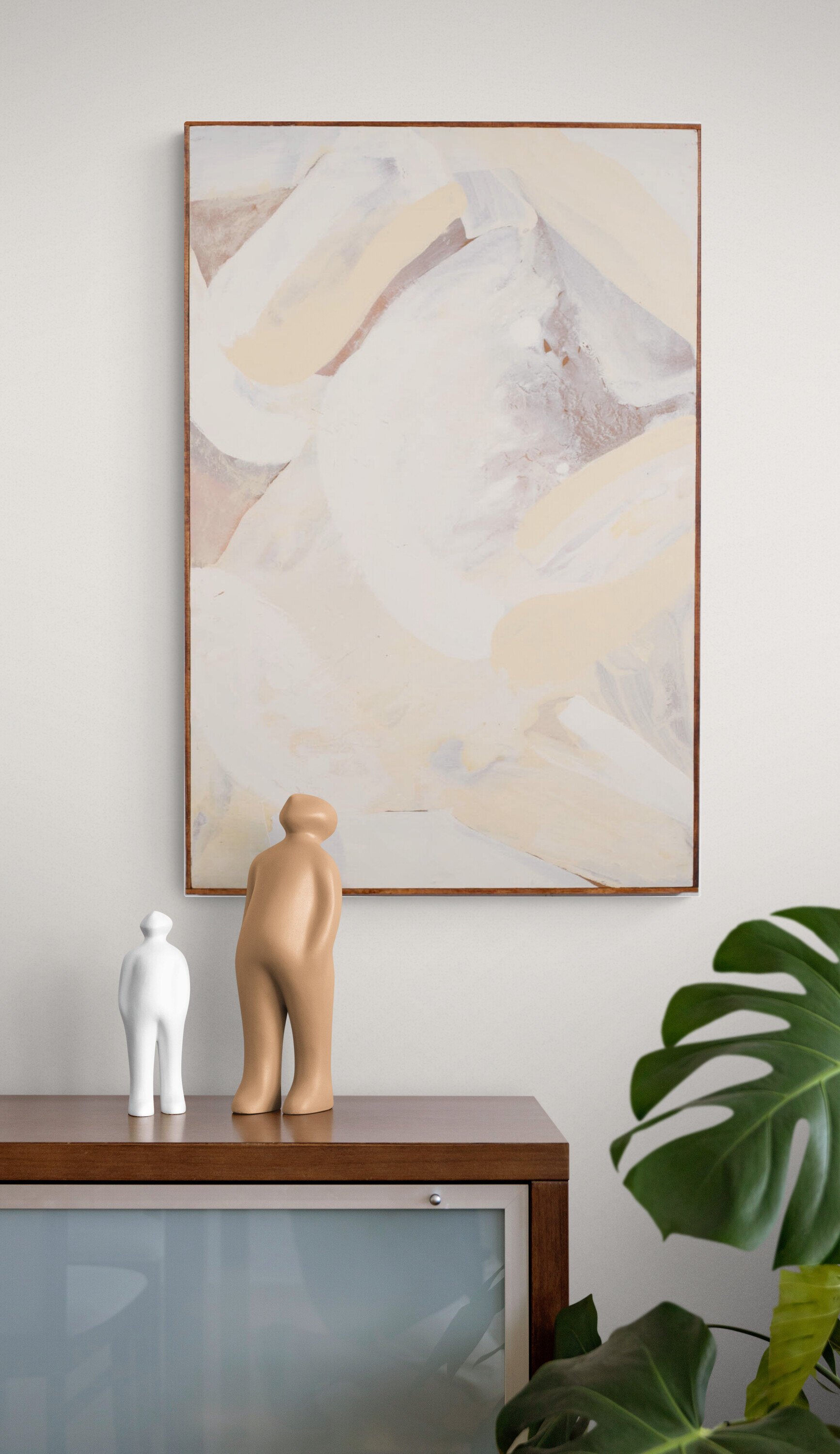 Ceramic_human_figures_on_cabinet.jpg