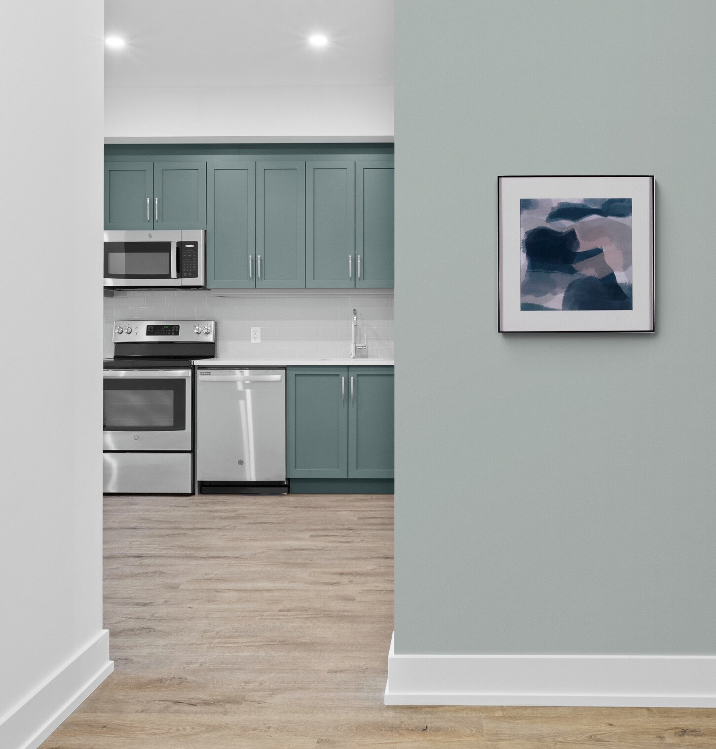 Hallway_with_Kitchen_entrance+%283%29.jpg