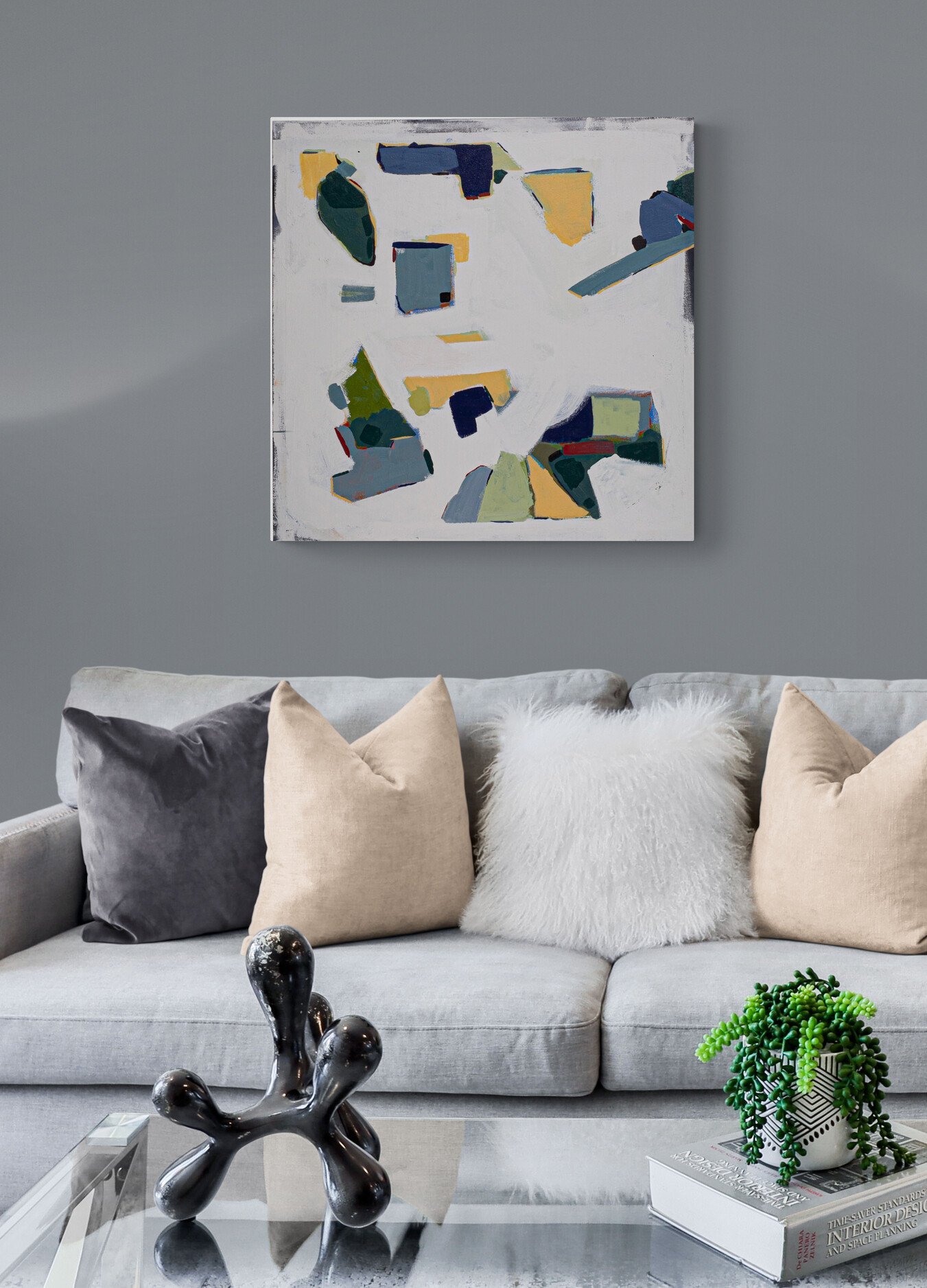 Comfy_sofa_with_twin_lamps_and_side_tables.jpg