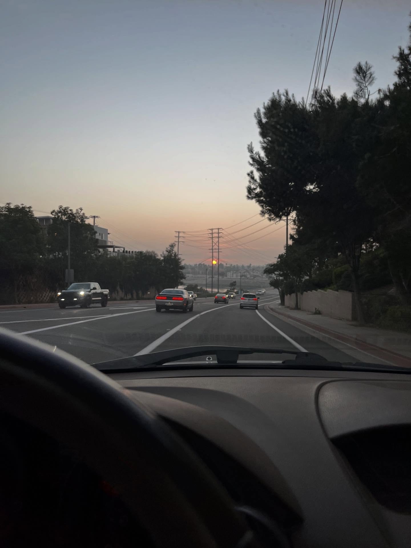 🧡 It may look like a tiny little raisin but it was a magnificent sunset moment