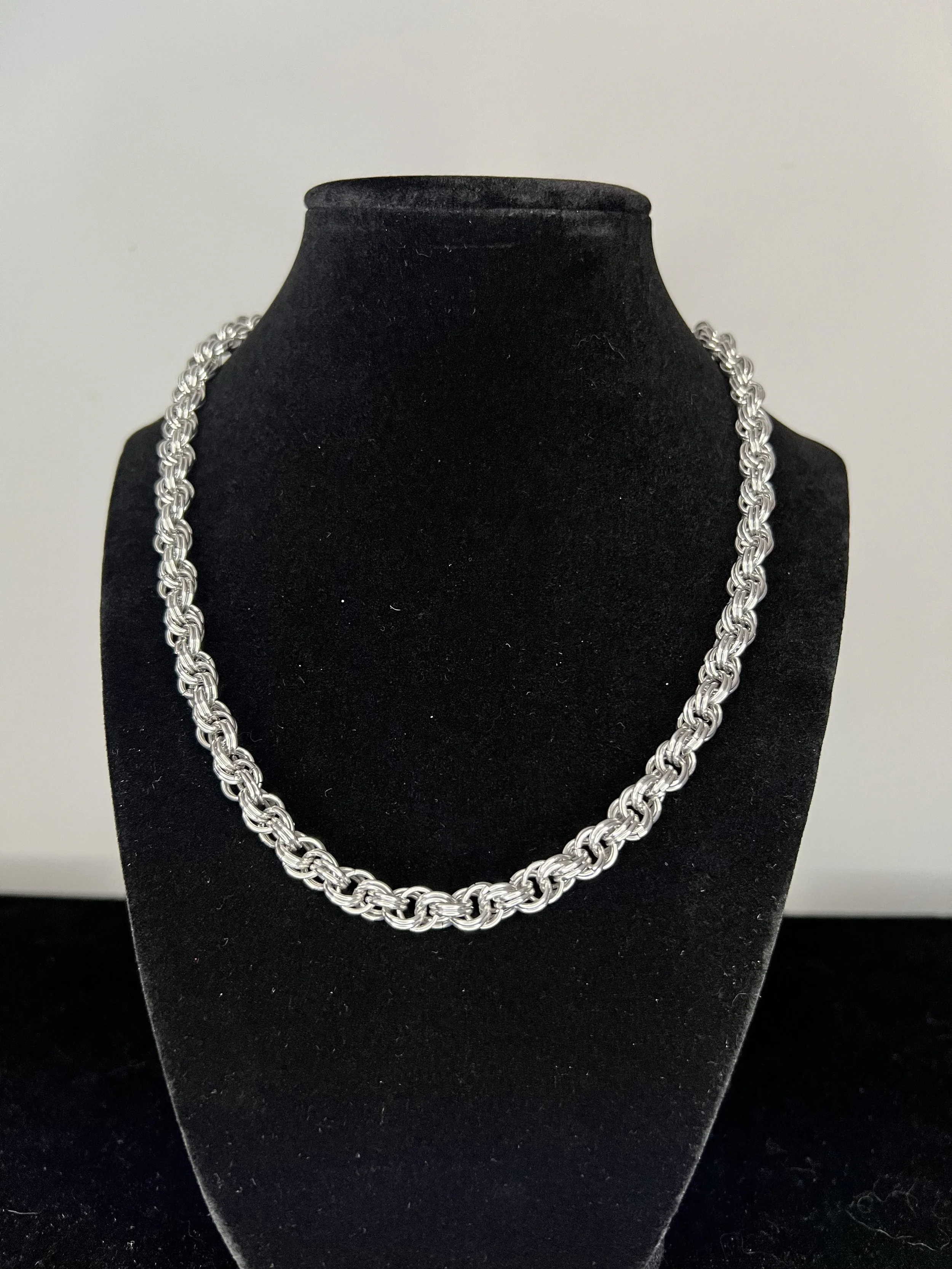 Spiral 8 in 2 Chain
