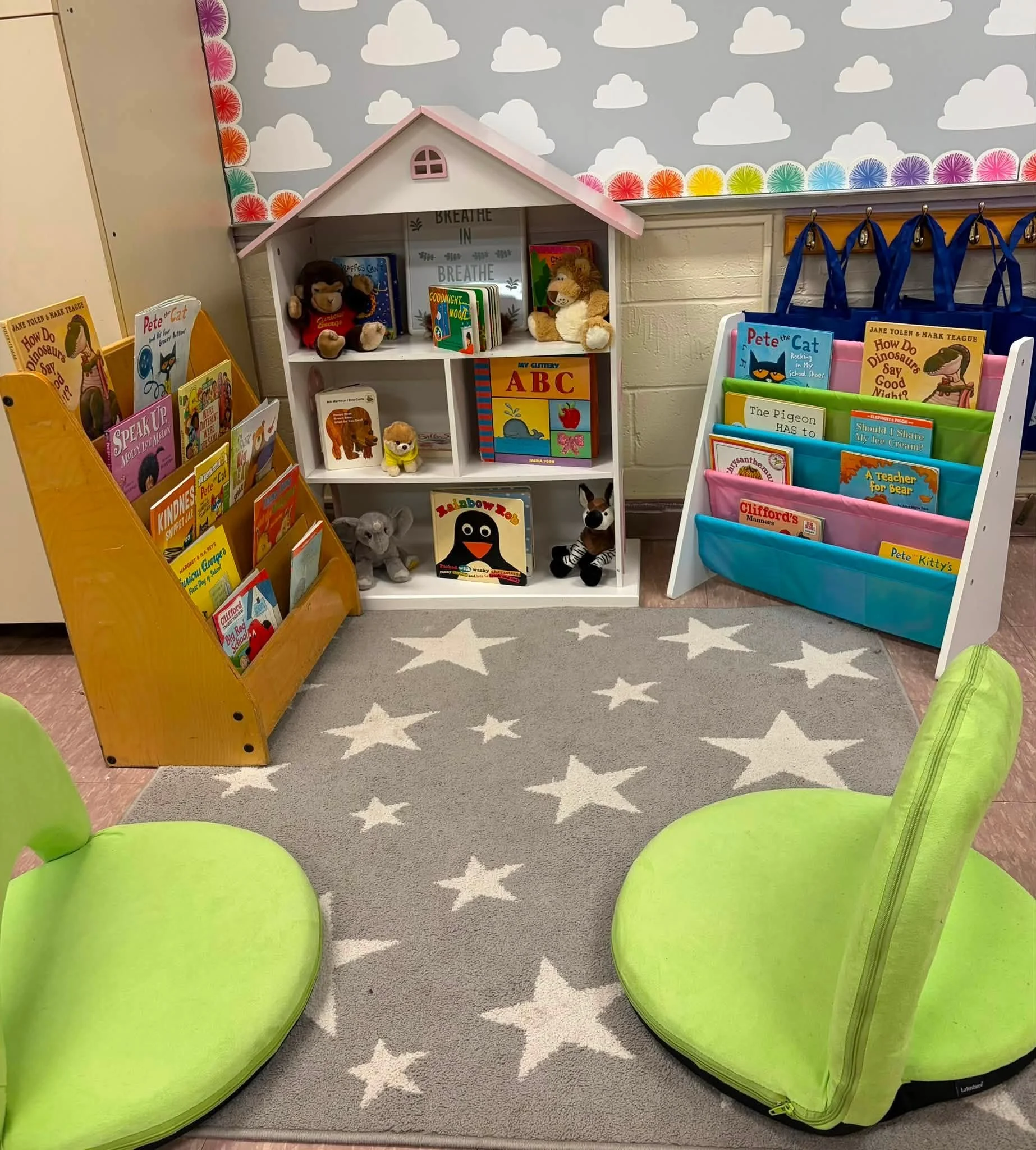 A Pre-K4 classroom library
