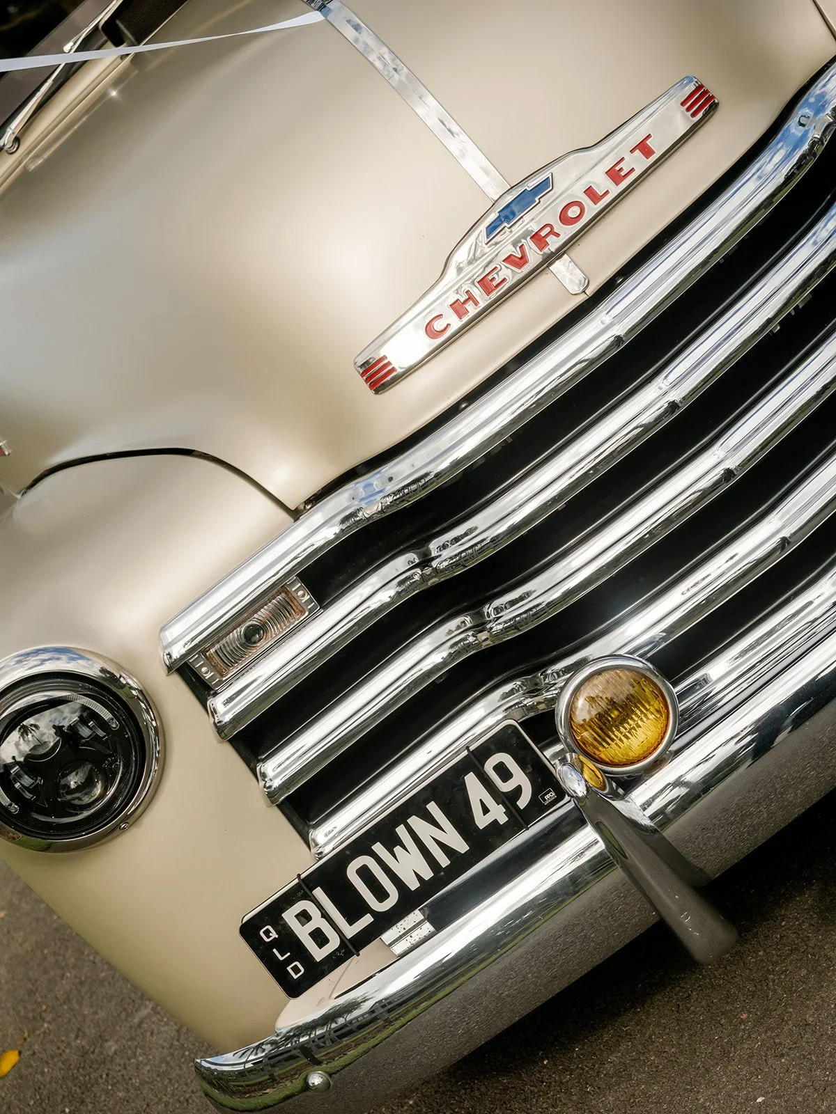 Vintage car grille and bonnet detail shot at the wedding venue — Sean Reefman Photography