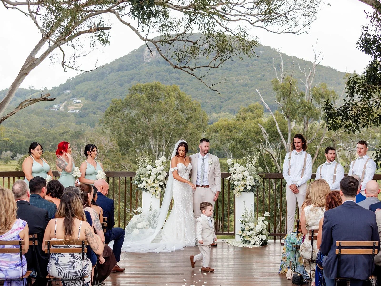 Wide shot of the ceremony with the hinterland mountains in the background — Sean Reefman Photography