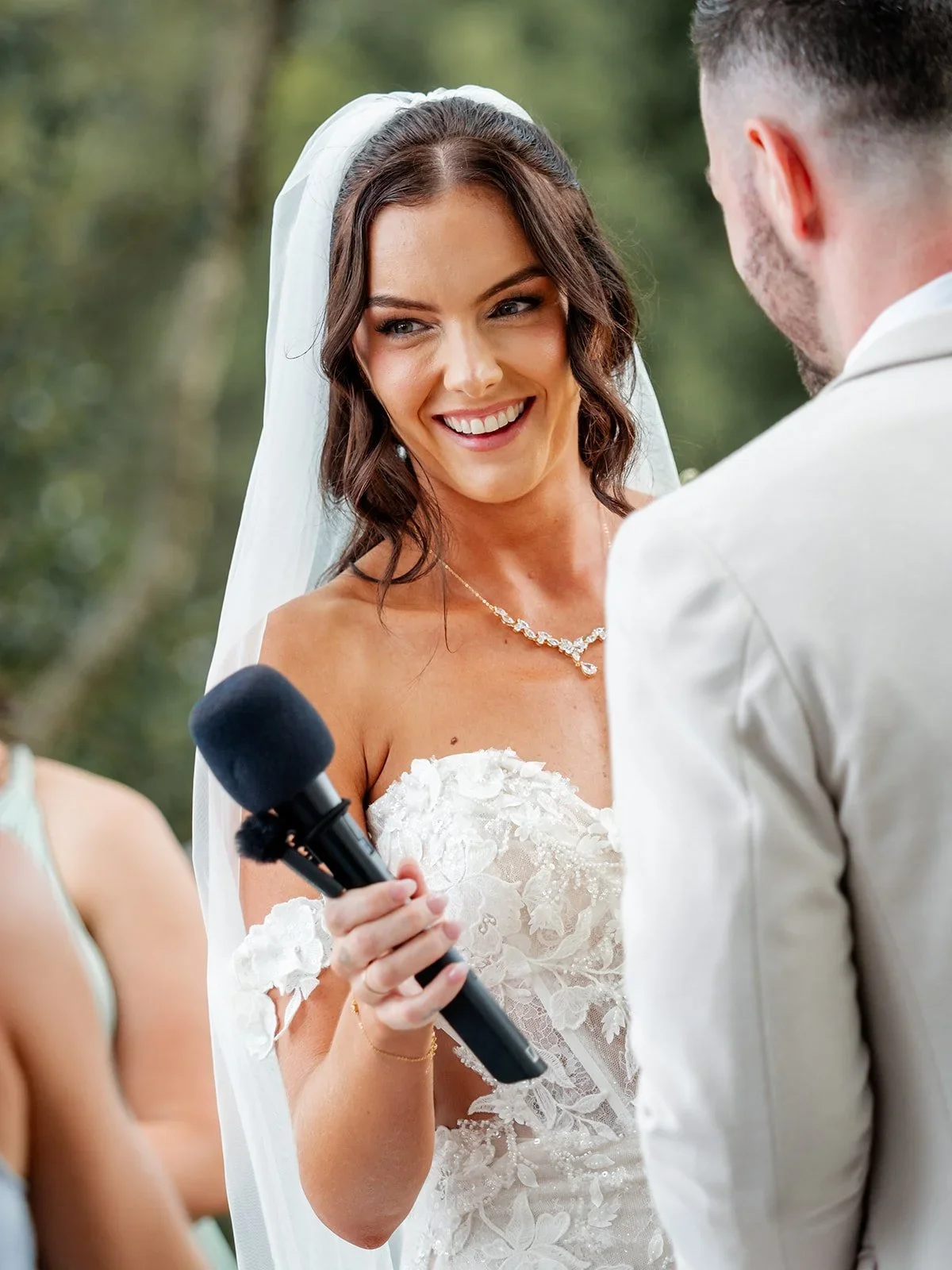 Chloe smiling while reading her vows into the microphone — Sean Reefman Photography