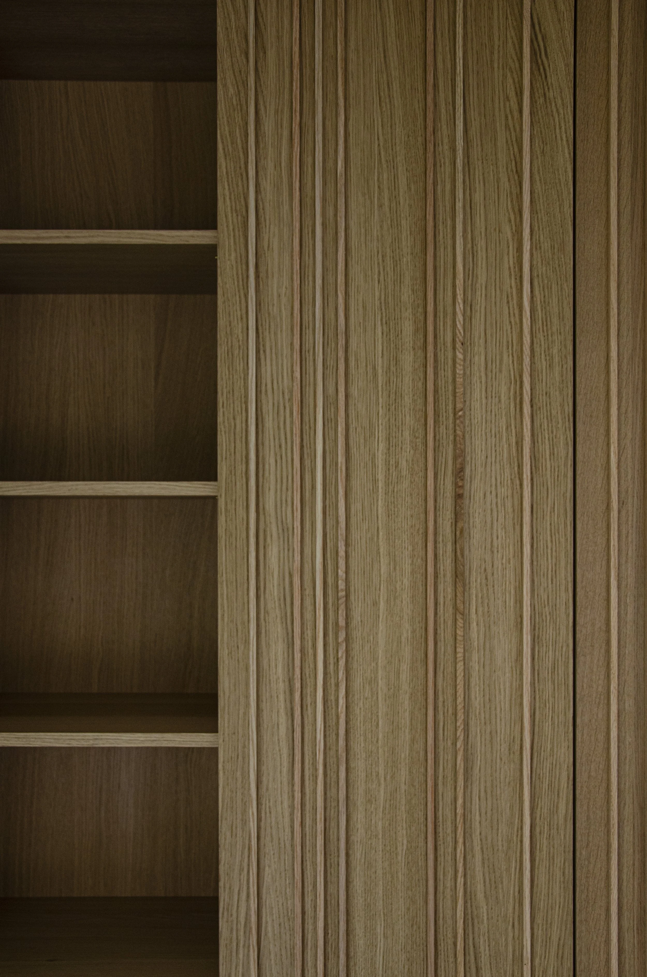 TV-meubel en hangkast in multiplex eik