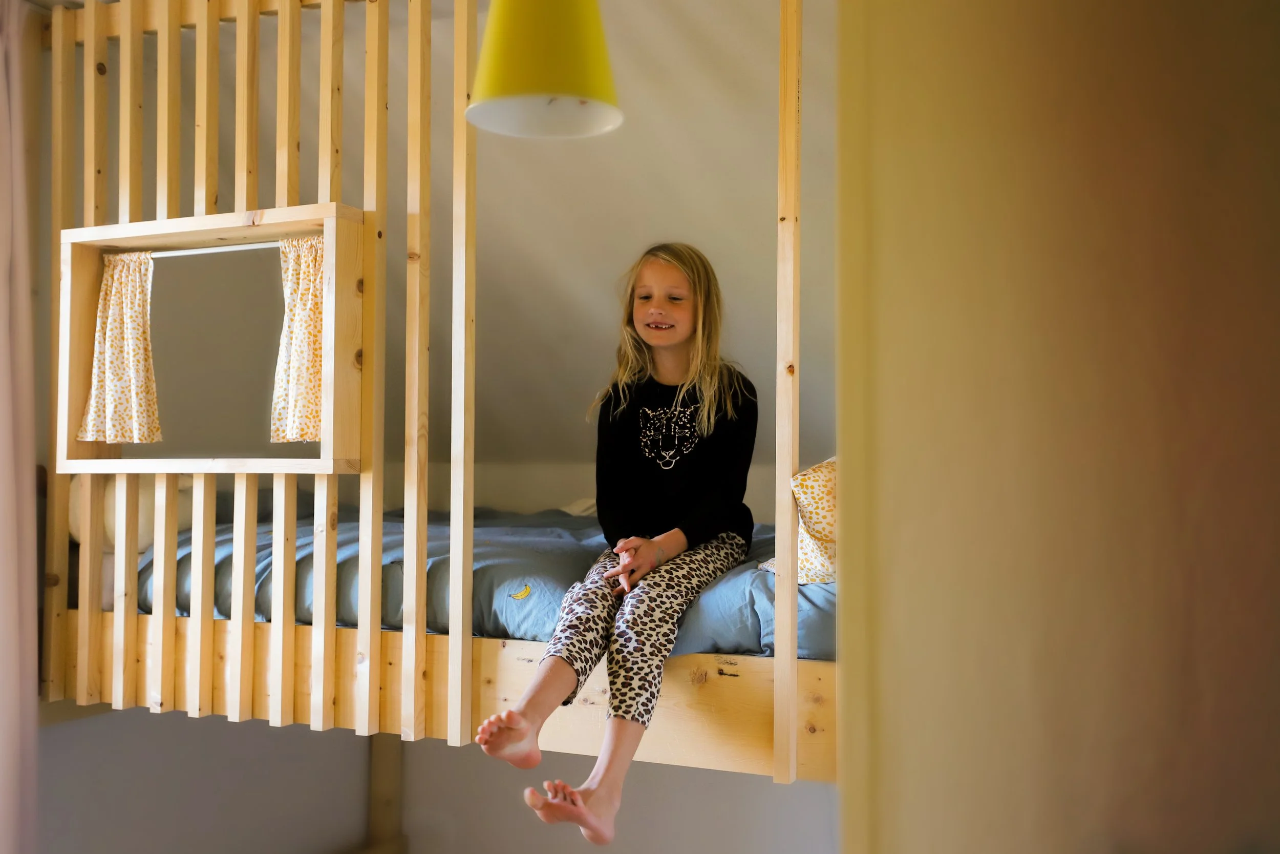 Hoogslaper/bed in vurenhout
