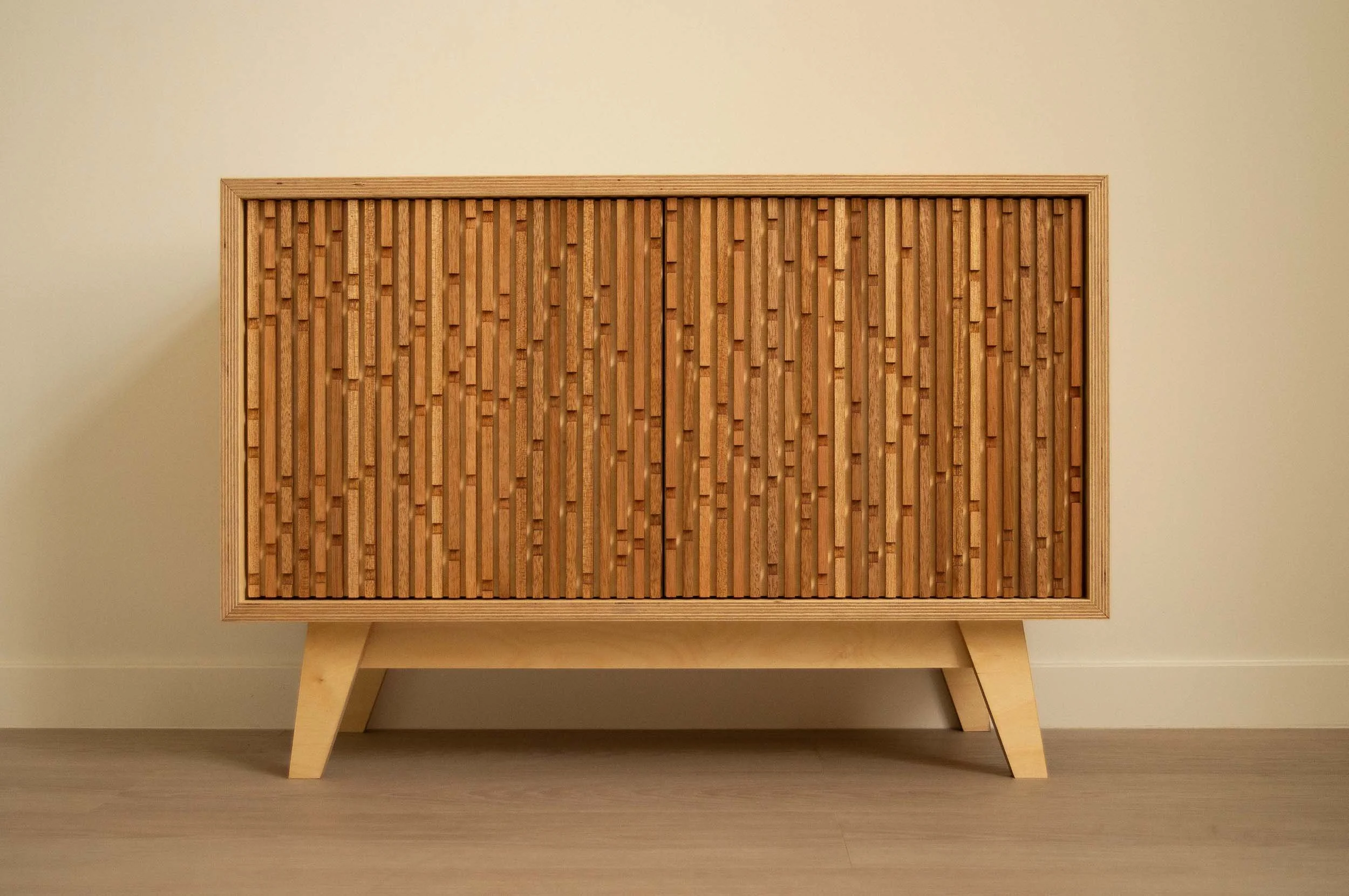 Dressoir in multiplex berk