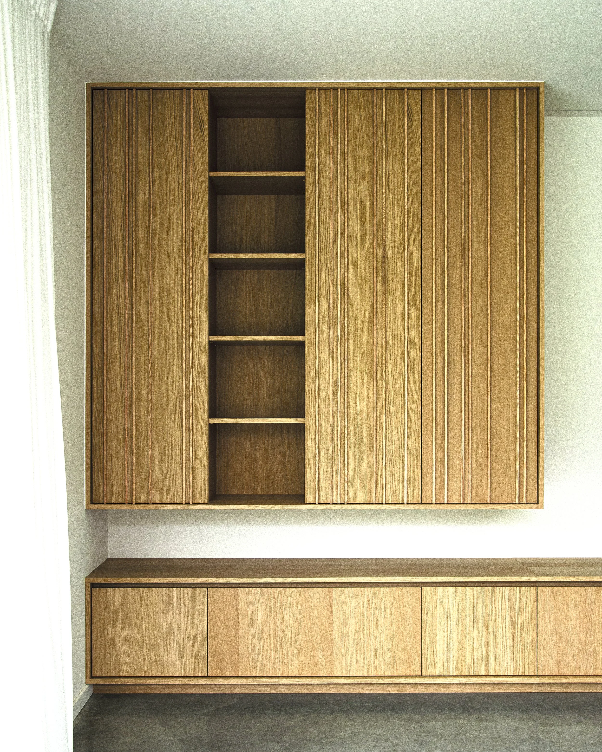 Inrichting interieur met maatwerk TV-meubel en hangkast