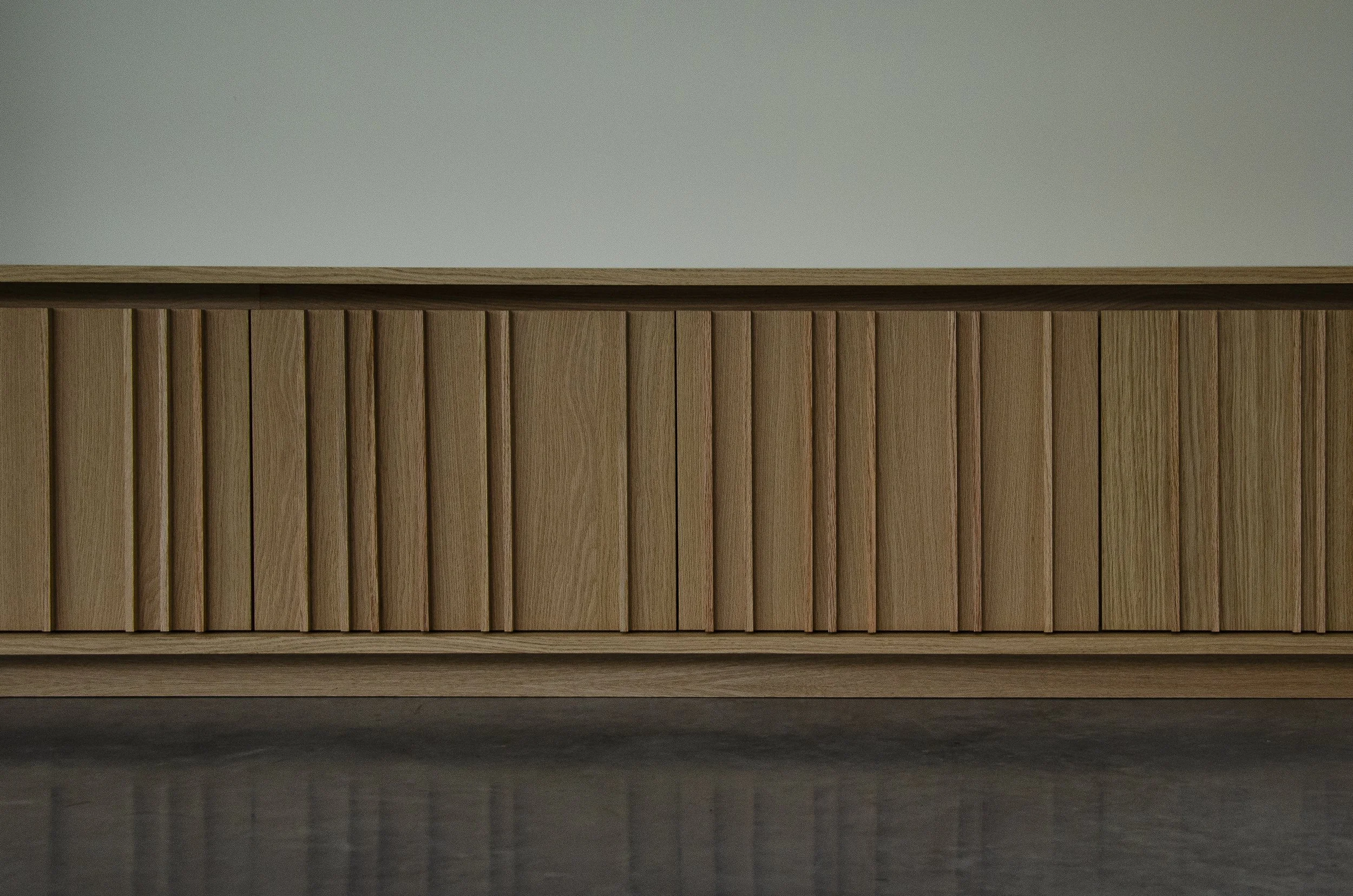 TV-meubel en hangkast in multiplex eik