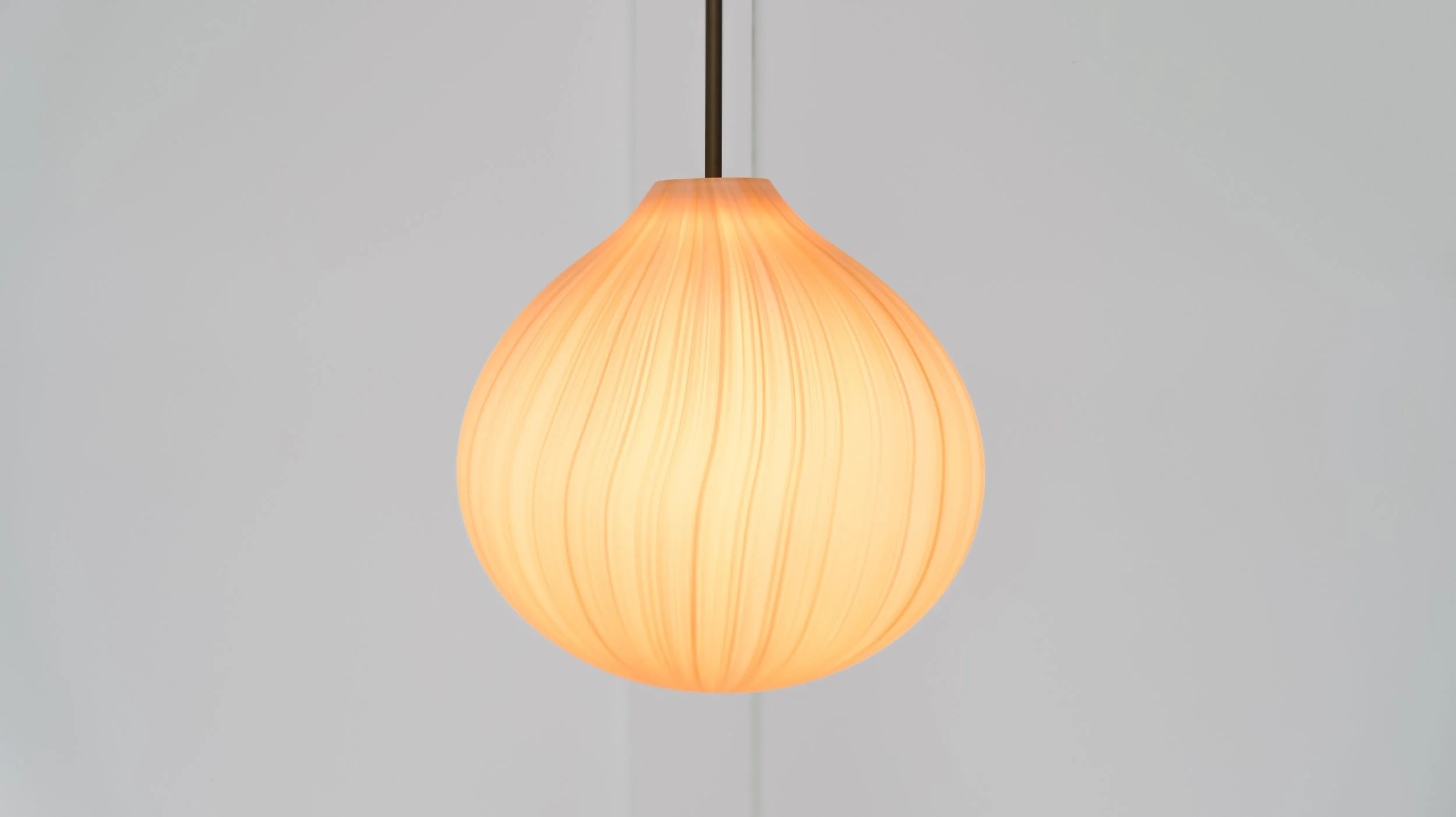 jmwstudio_petit_autumn_light_satin_bronze moyen_front_illuminated.jpg