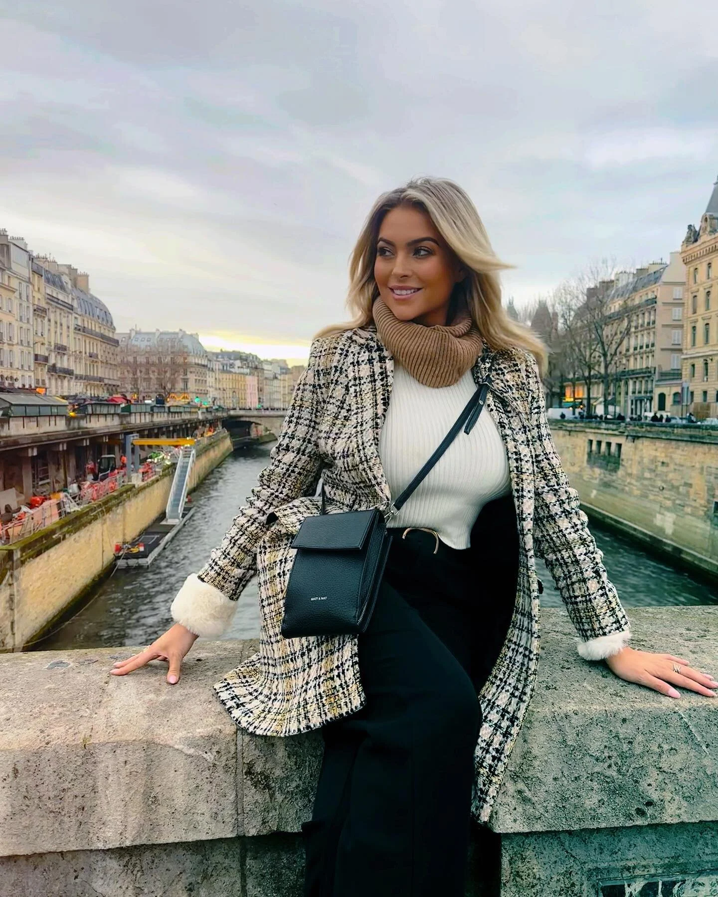 Paris m&rsquo;appelle, quand je veux rentrer chez moi &hellip;💕