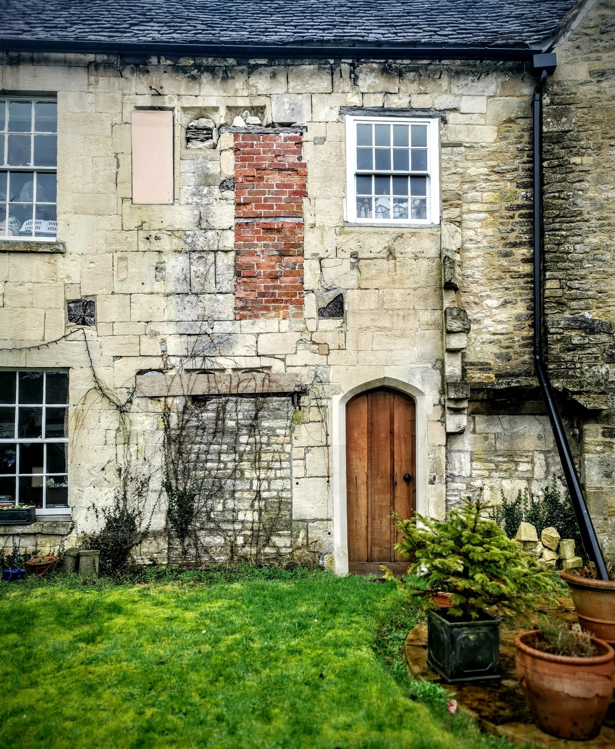 This is what remains of Dover House in Northleach. The rest of it is in America. Or is it? The answer involves Henry Ford. Click on the picture to read more of this secret history. 