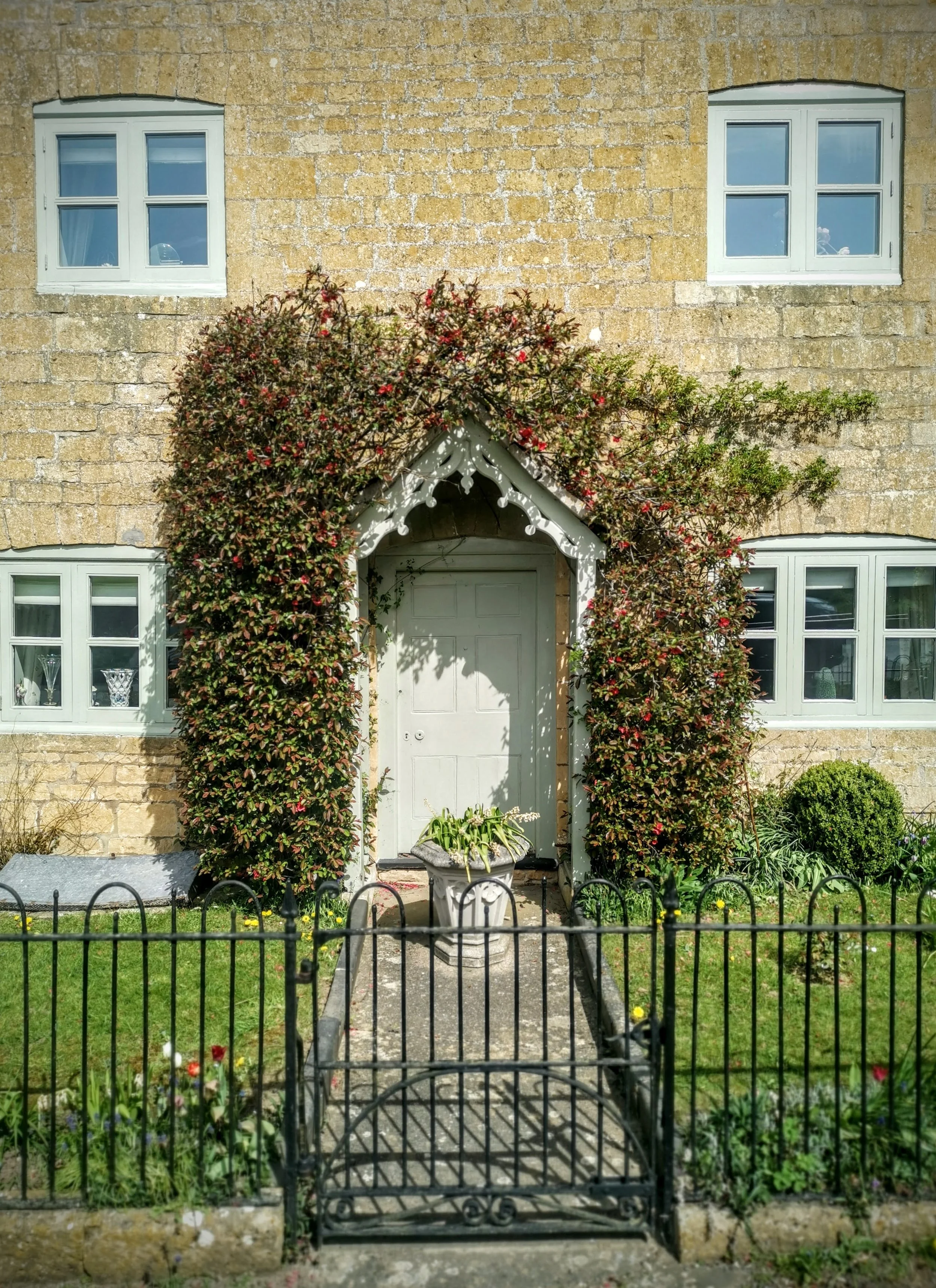 The pot just says 'thou shall not enter here'. Temple Guiting near Winchcombe in the Cotswolds