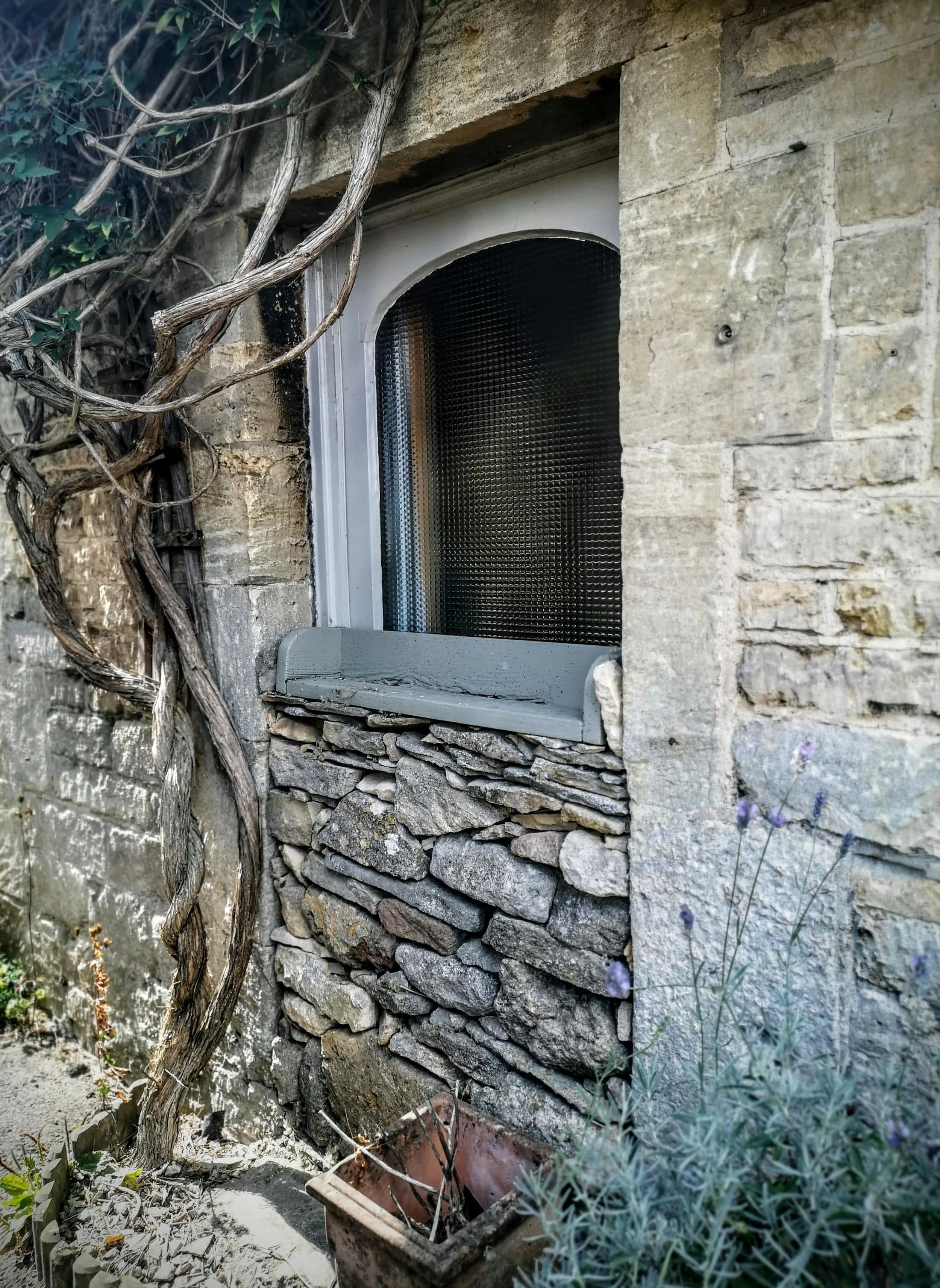 Found in a narrow passge between two buildings. The door is still there its top half uncovered, the bottom blocked by some dry stone walling. So very Cotswolds. Guiting Power