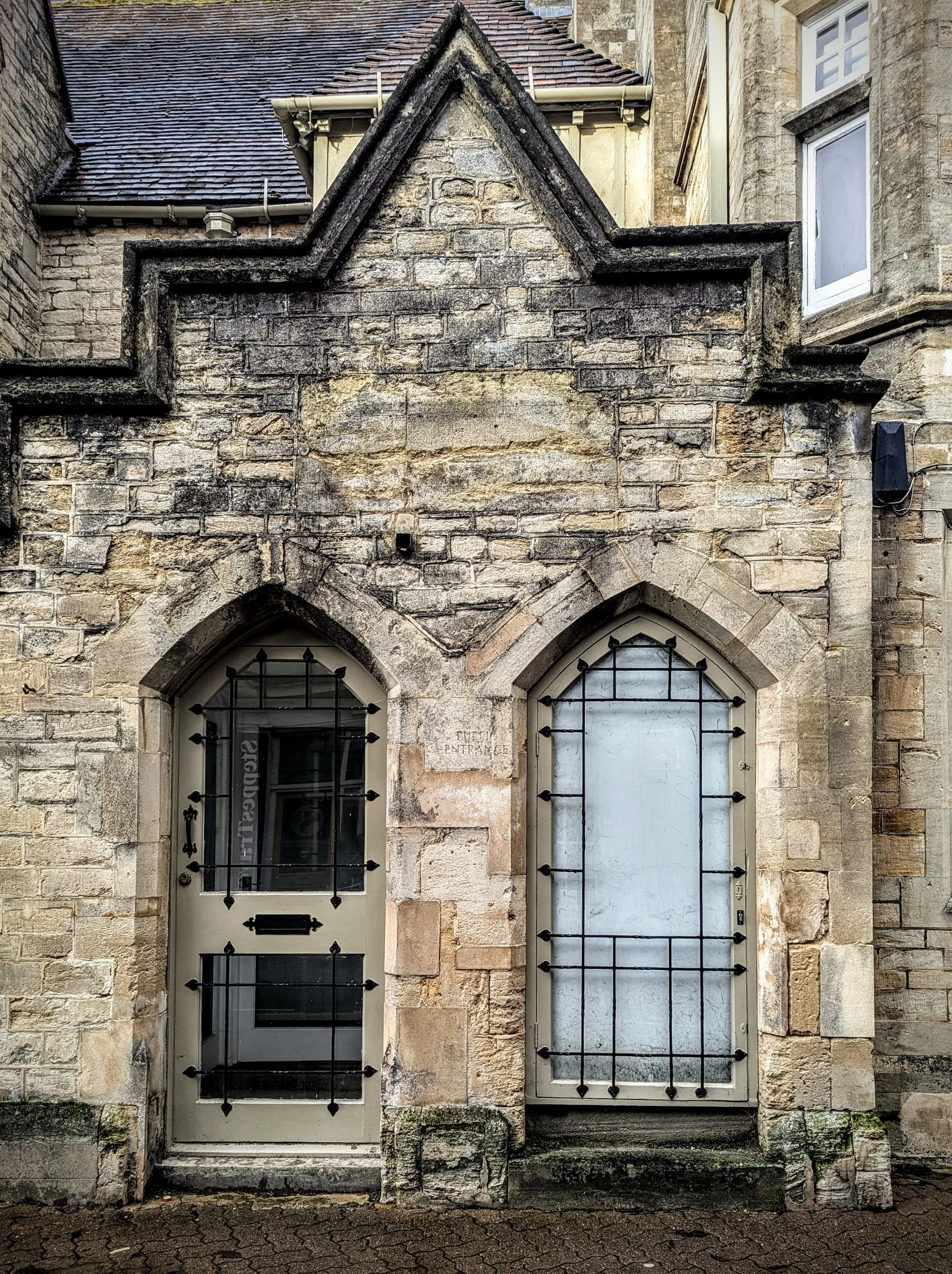 This was once a coach house called The Golden Lion. The blocked door has 'Public Entrance' engraved in the stone next to it