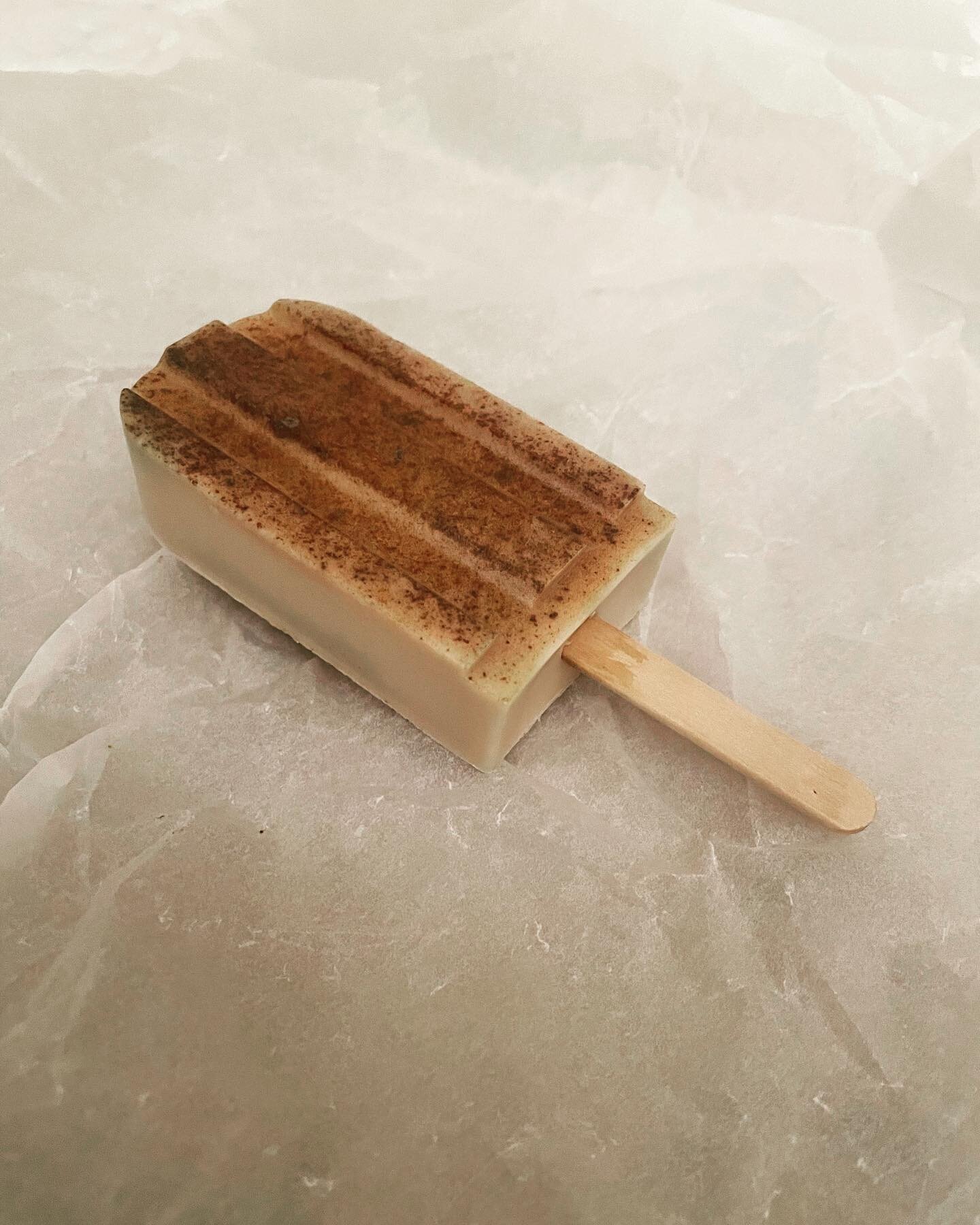 soap stick - Shea butter + French pink clay, scented philosykos. Rejuvenate, exfoliate and smooth your face skin. Philosykos scent arouse the senses