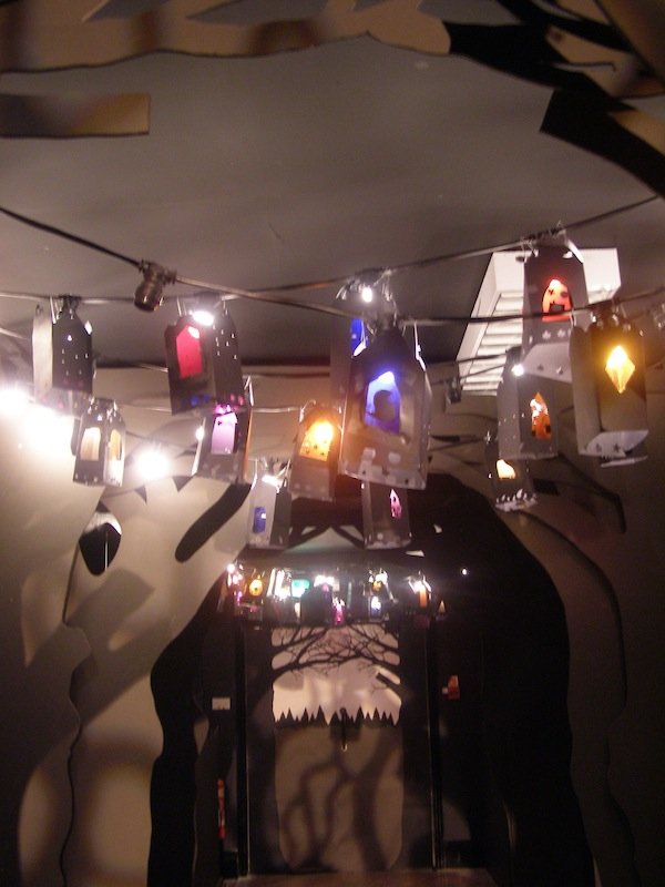 16 - Paper lanterns.JPG