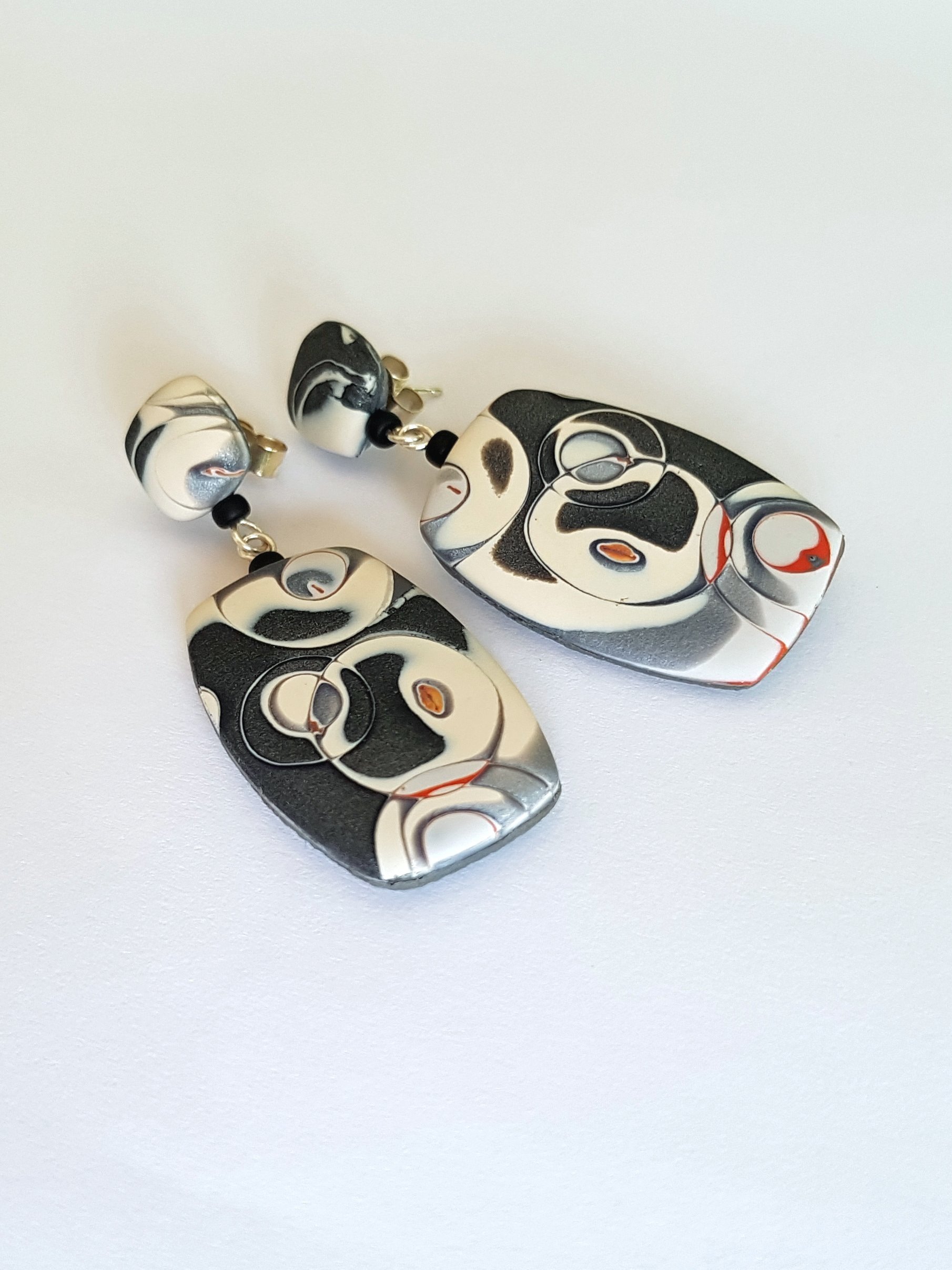 Front left view of Nimbus Oblongs lying on a white background