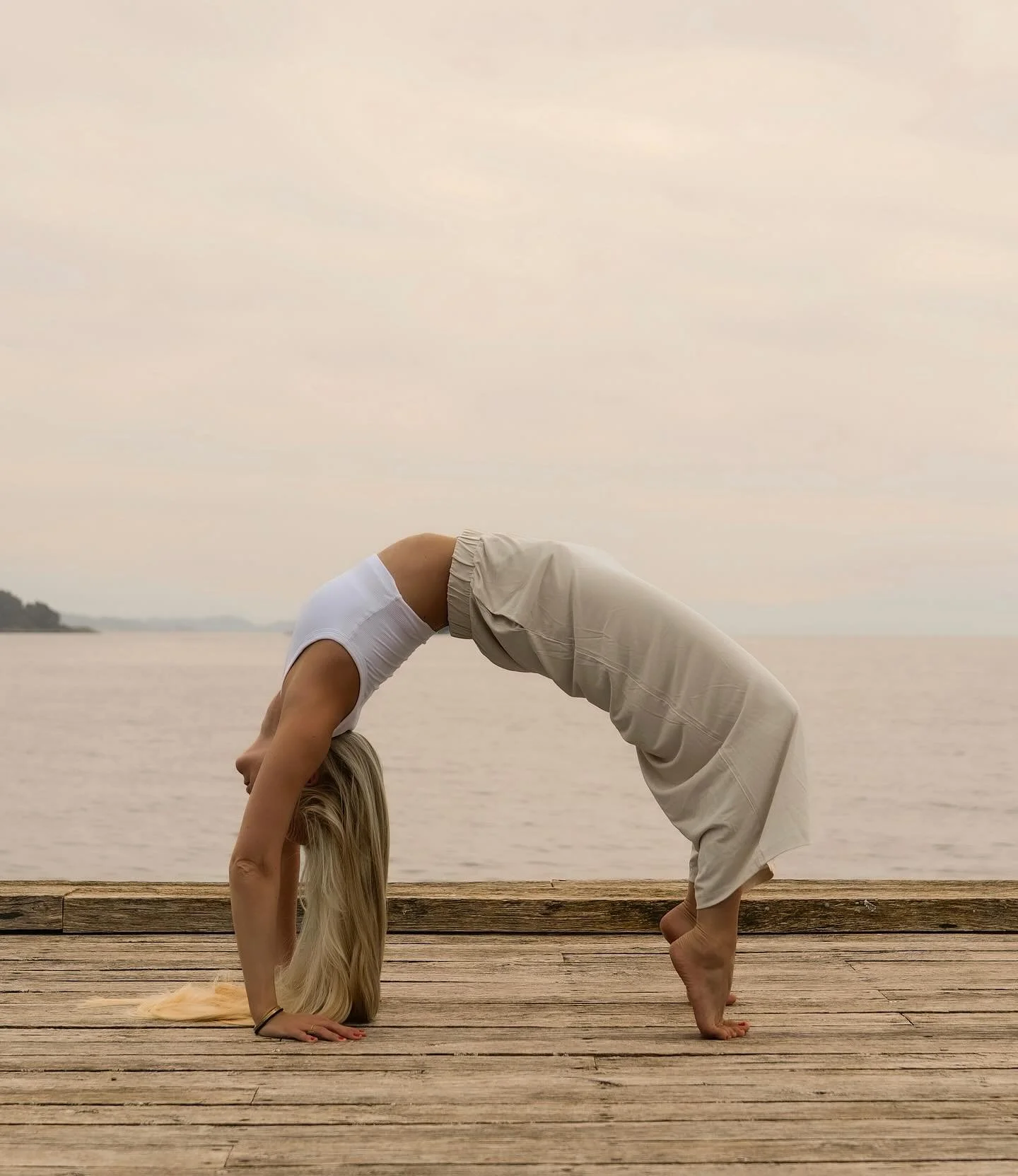 Det er meldt sol og fint, s&aring; vi har satt opp uteyoga p&aring; s&oslash;ndag kl. 09:15 🌞 
Foretrekker du inne, har vi et par ledige plasser p&aring; Yin Yang inne i morgen, l&oslash;rdag kl. 10:00-11:00 🫶🏻 
God helg 💛