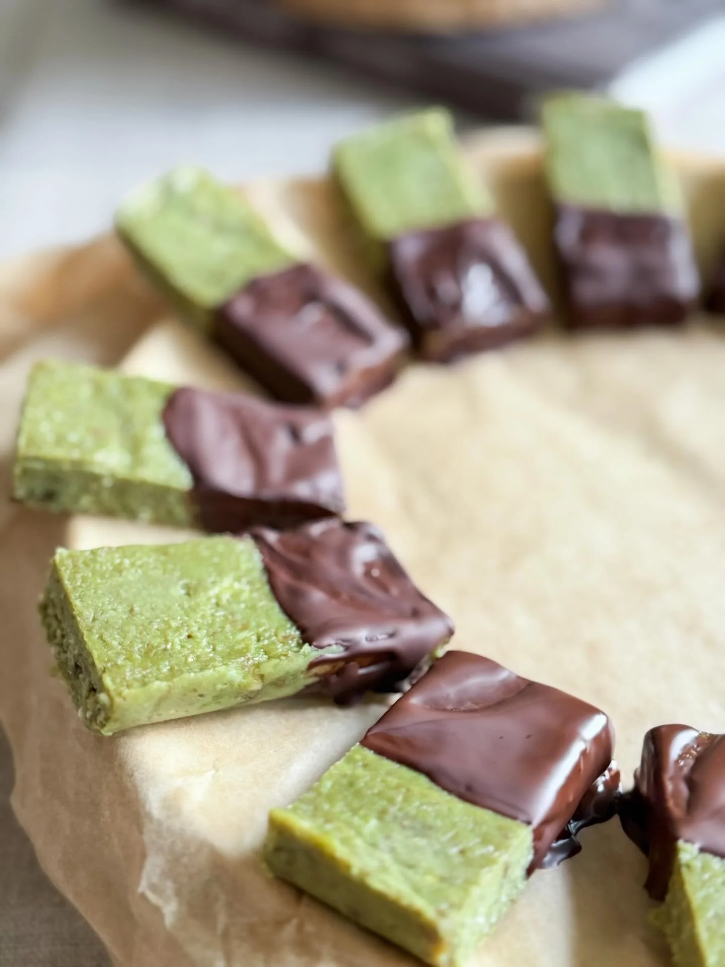 Planlegger feiringen av MAEI sin 4 &aring;rs dag og raw kake m&aring; vi ha👩🏼&zwj;🍳 Yoga, n&aelig;ringsrik snacks og god stemning 🥳
Bursdagspass finner du p&aring; nettsiden, blir du med? 🥰🎉