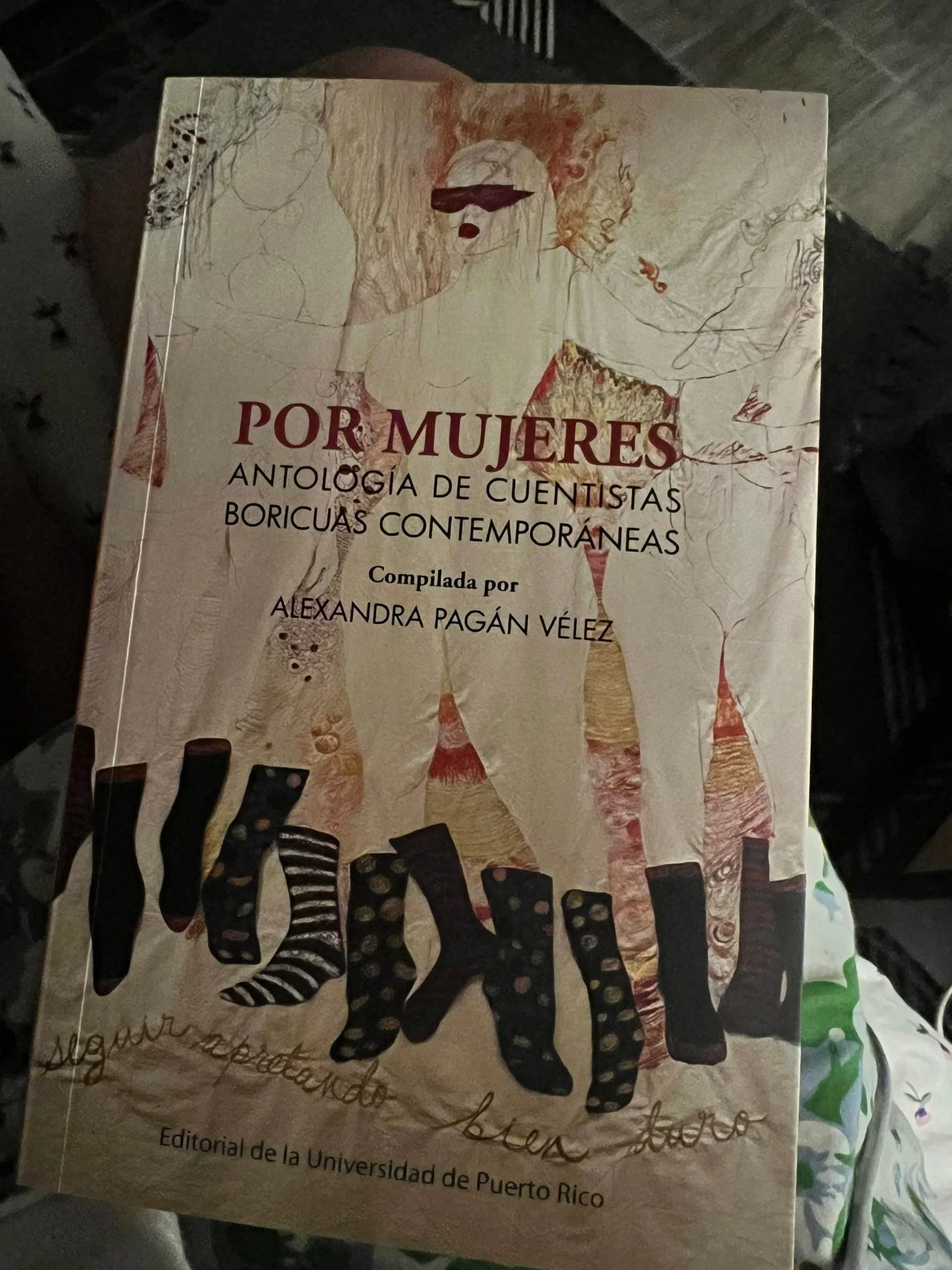 Otra de las cosas maravillosas que hace la UPR: nos publica. Hace libros transcendentales. Nos documenta como pueblo. Nos da voz. Transforma la investigaci&oacute;n en arte que es a su vez registro de experiencia vivida.

#pormujeres 
@alexandrapagan