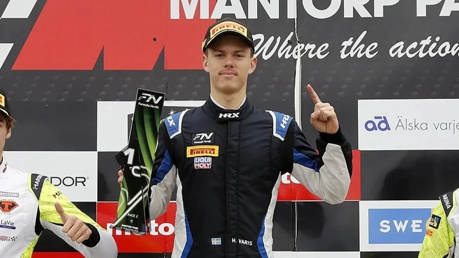 Hampus Varis avslutade guldsäsongen i Formula Nordic 2026 med seger – 12 segrar på 15 race