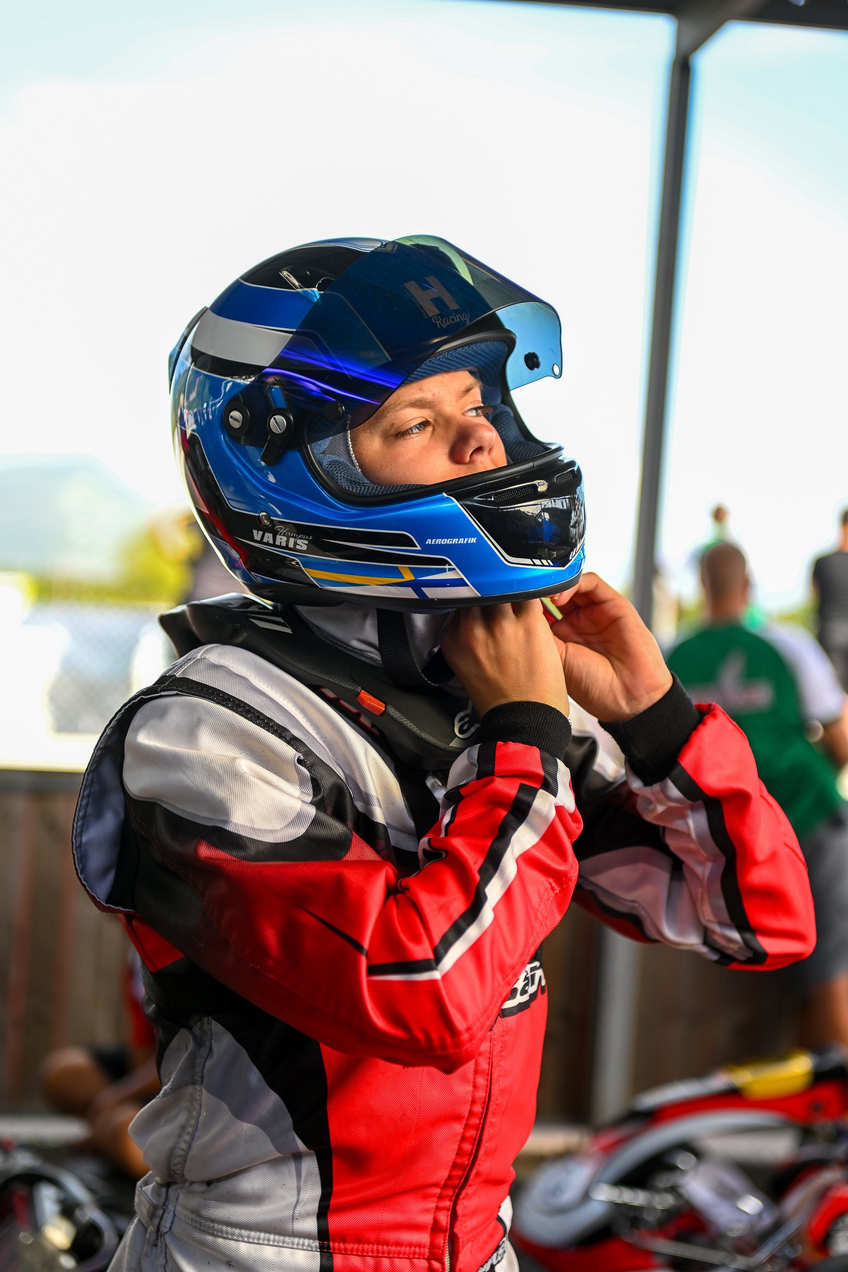 Hampus Varis tävlar i VM  inom motorsporten karting 