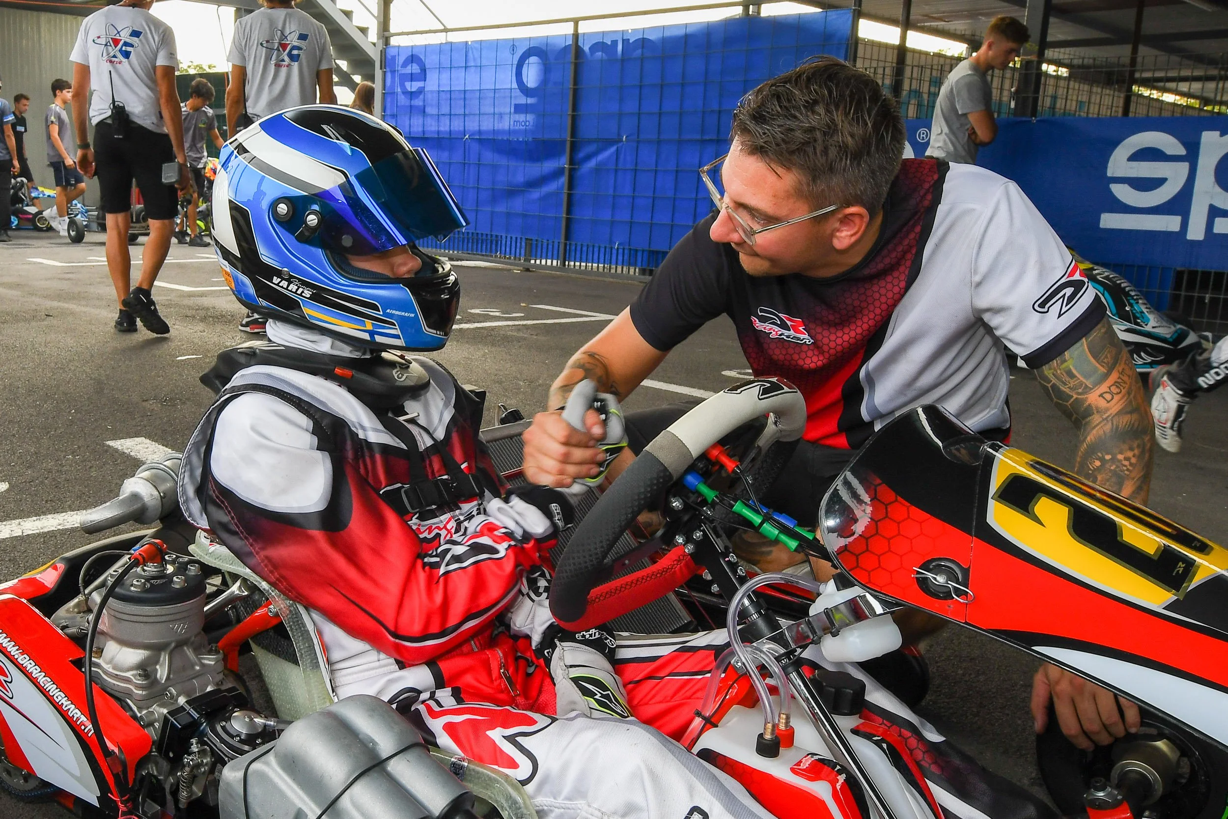 Hampus Varis tävlar i VM  inom motorsporten karting