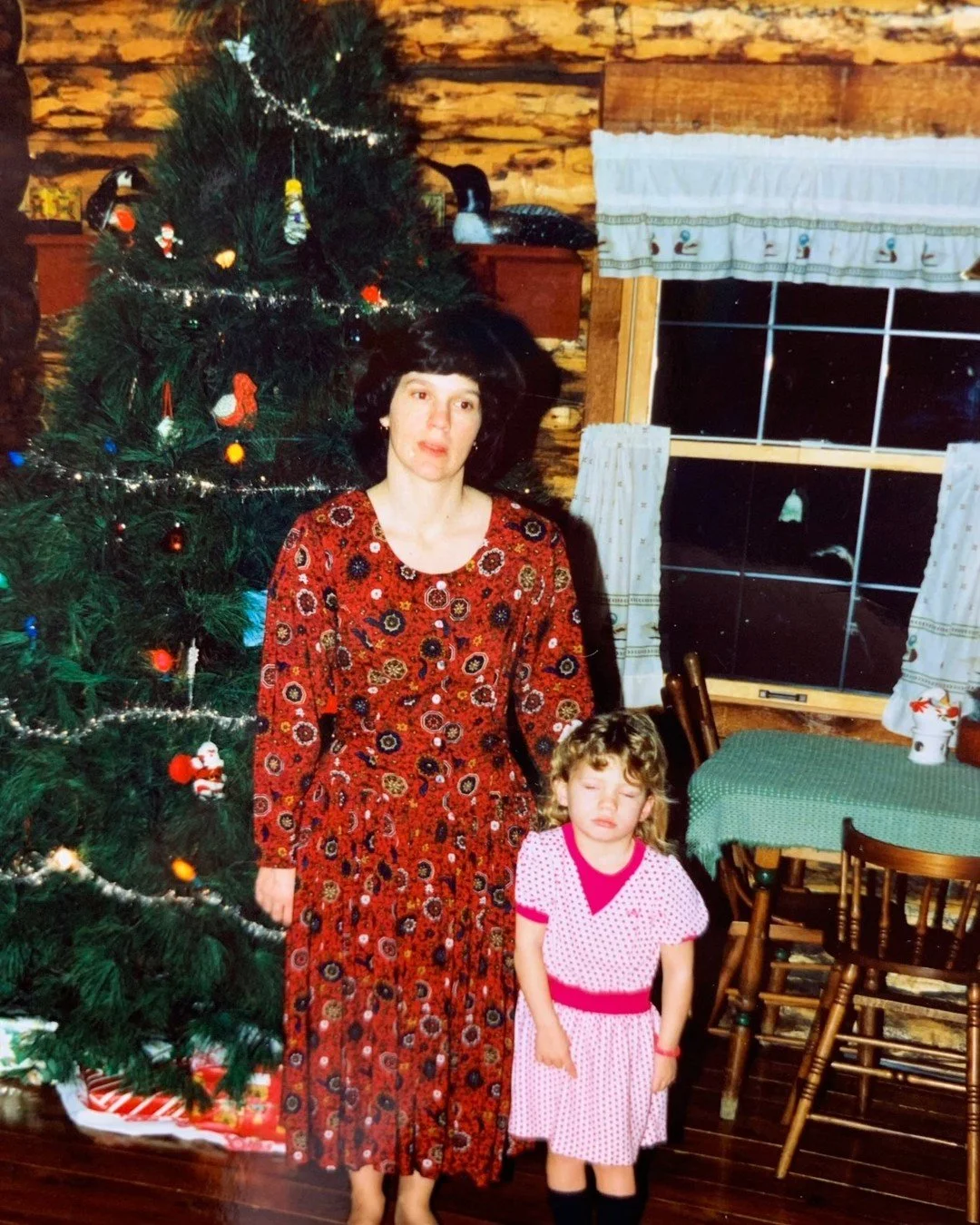 New candle obsession: 🕯

Vintage Glow - a beautiful blend of cinnamon + cedar. 

The second I lit this candle, I was instantly taken back to my childhood &mdash; my mom making cinnamon ornaments with my sisters and me, the wood stove warming the who