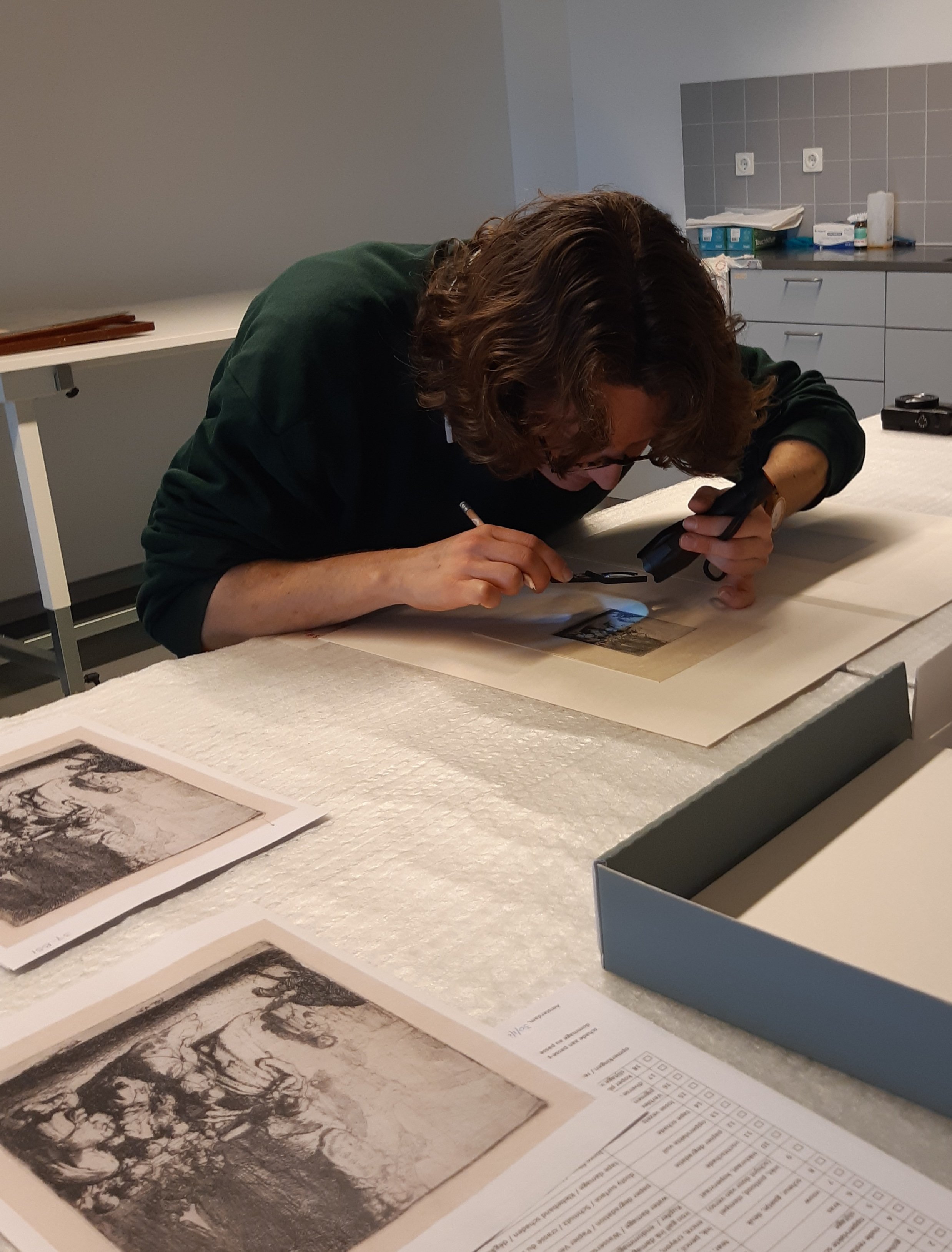 Conditierapportage van Rembrandt prenten in samenwerking met Anne Roos | Museum Rembrandthuis | © Anne Roos
