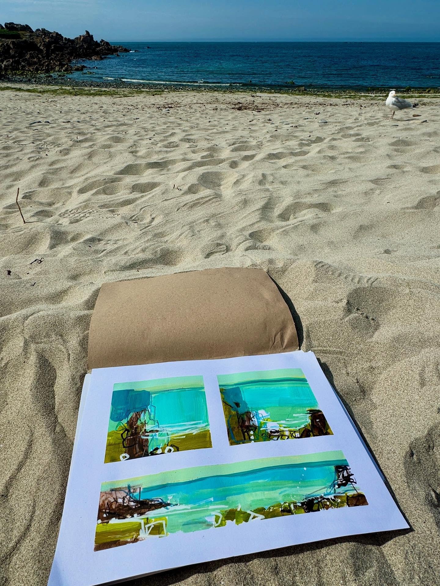 The most glorious day full of summer breeze paints and ice cream!

Another deserted soft sandy beach on #guernsey and the colours were stunning- the bright green seaweed and blues of the sea are an abstract dream

Used my @liquitexofficial gouache pa
