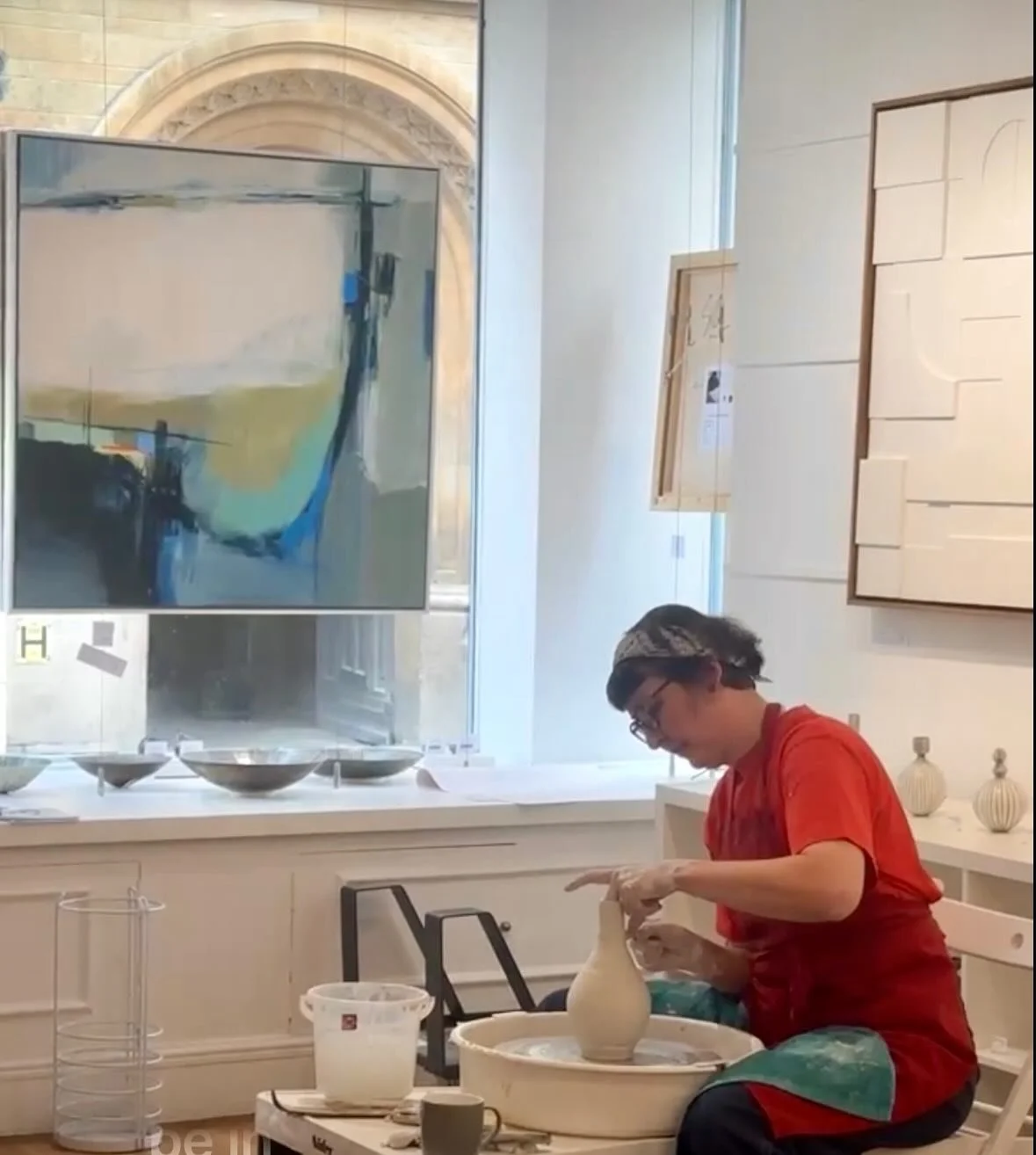 Watched this wonderful ceramics demo online this afternoon by @klugceramics at the wonderful @cca_gallery in Cambridge (screenshot)

There is something so meditative about seeing a piece of clay become a beautiful vessel in skilled hands

My painting