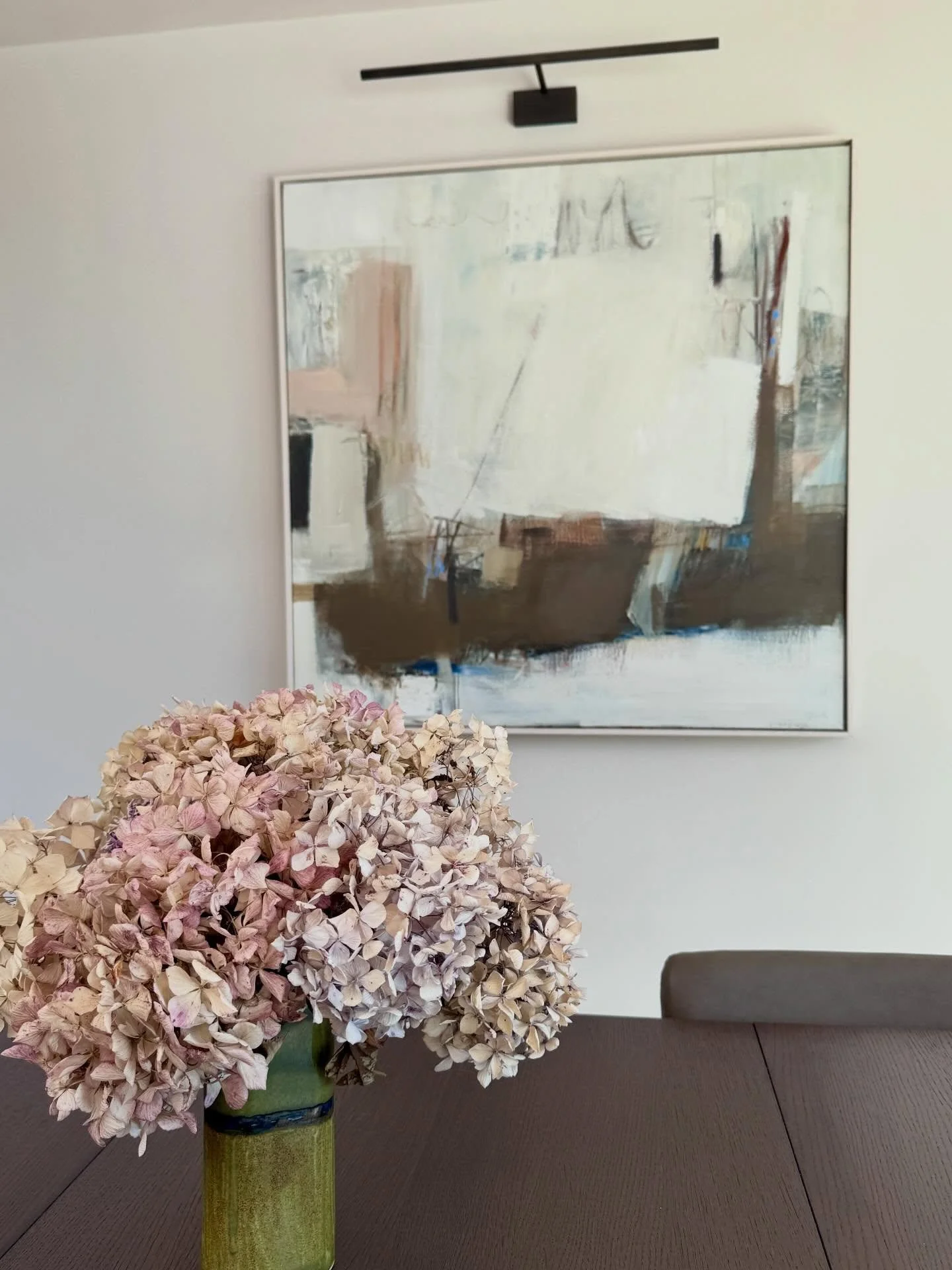 Painting is all about the &lsquo;what if&rsquo;s&rsquo; and the being inquisitive 

Follow that instinct and try different tools to make different marks after all it&rsquo;s just a canvas and paint!

#paintingtools #abstractcontemporary #neutralpaint